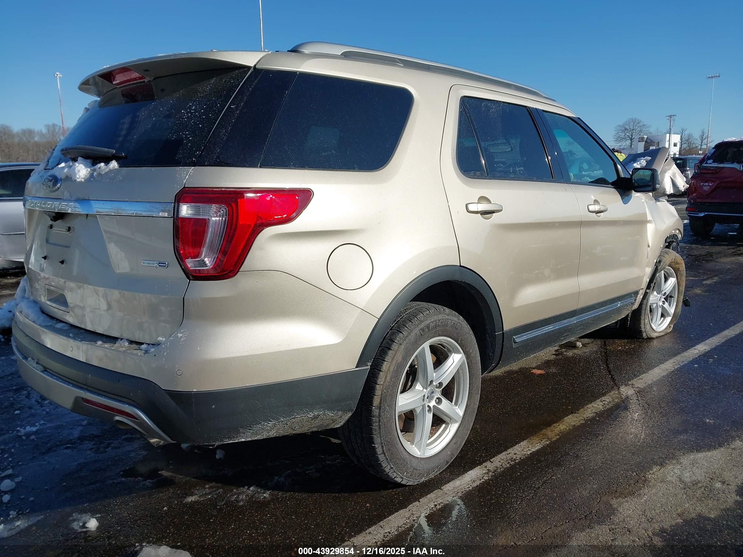 FORD EXPLORER image 4