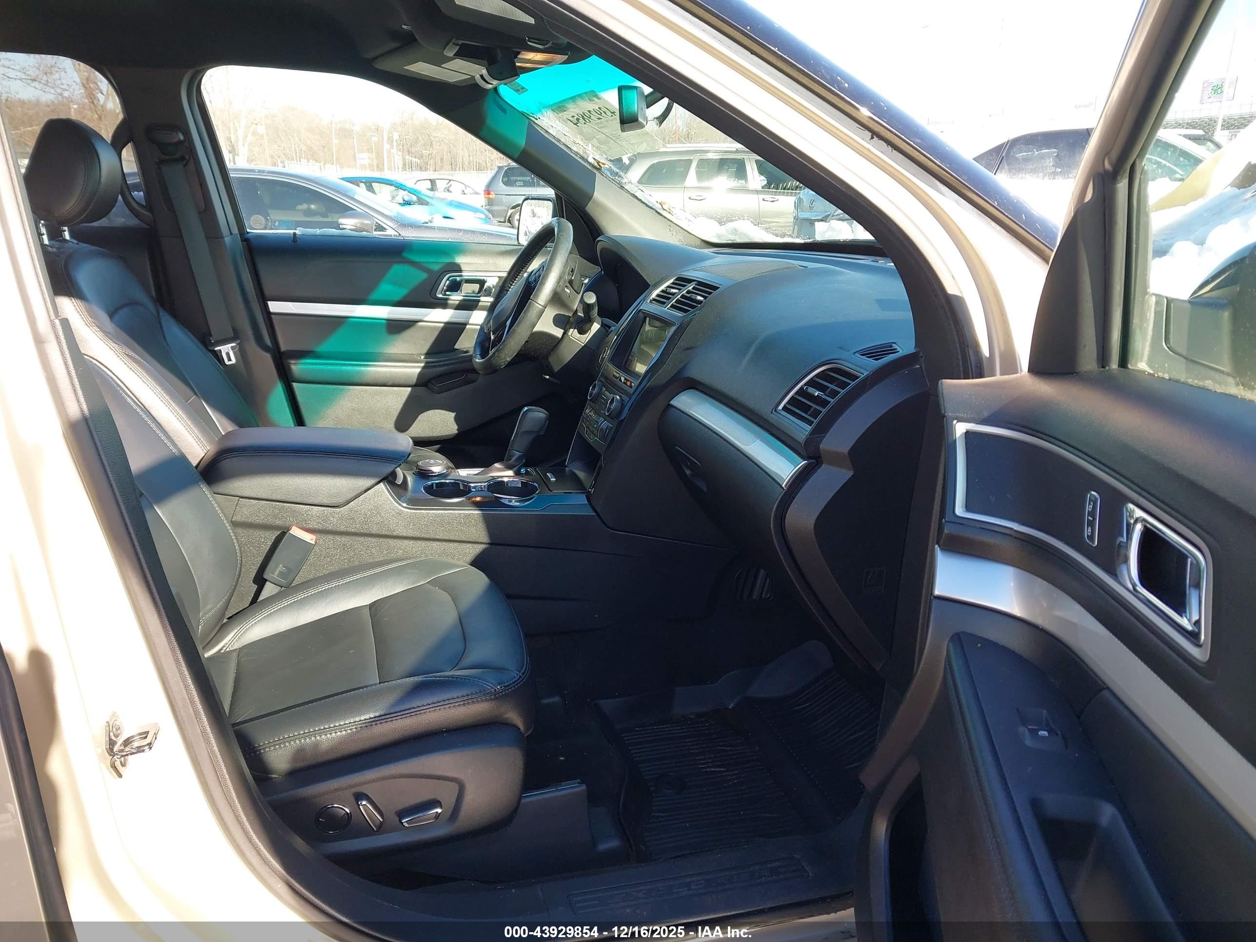 FORD EXPLORER image 5