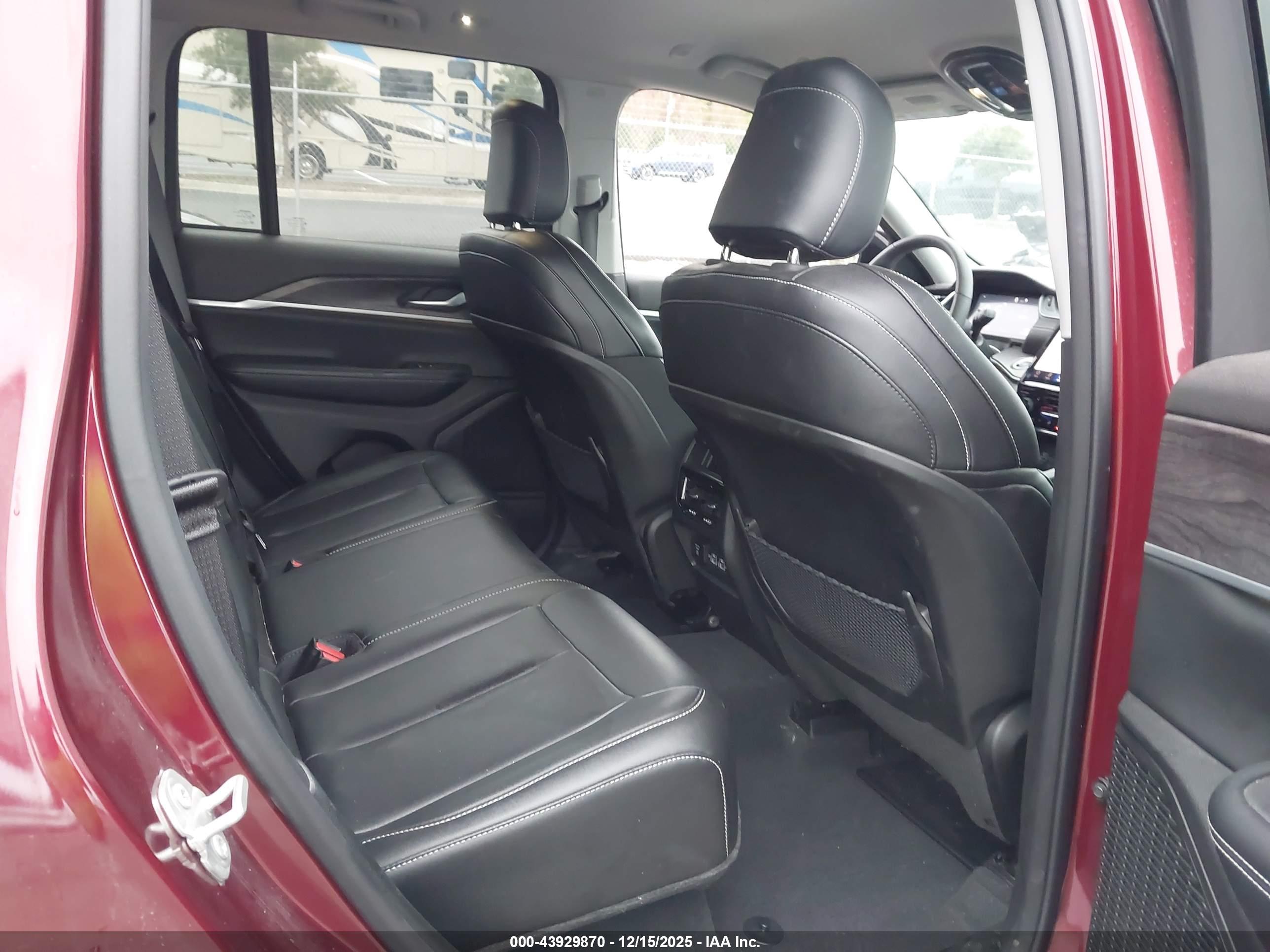 JEEP GRAND image 8