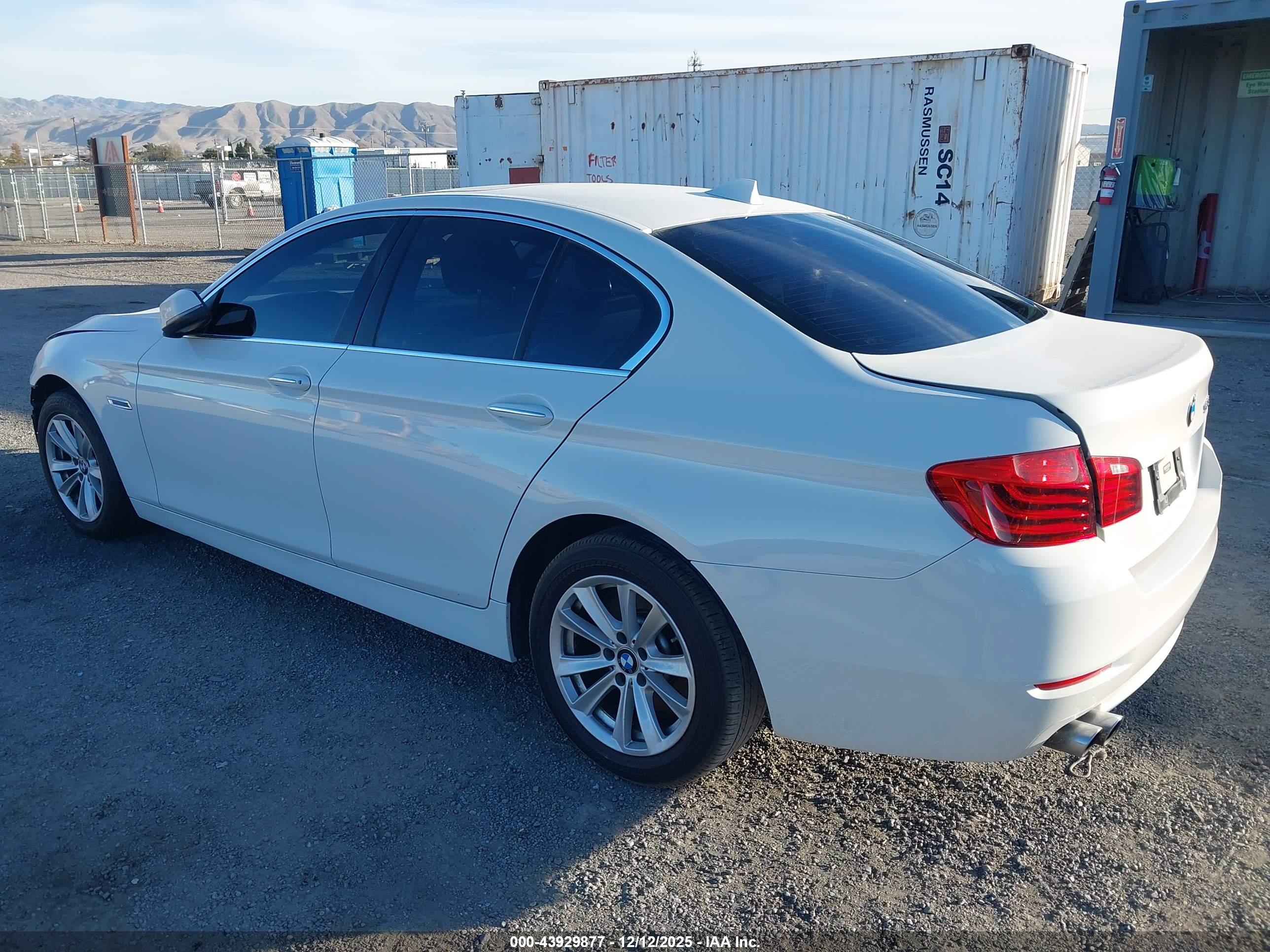 BMW 528I image 3