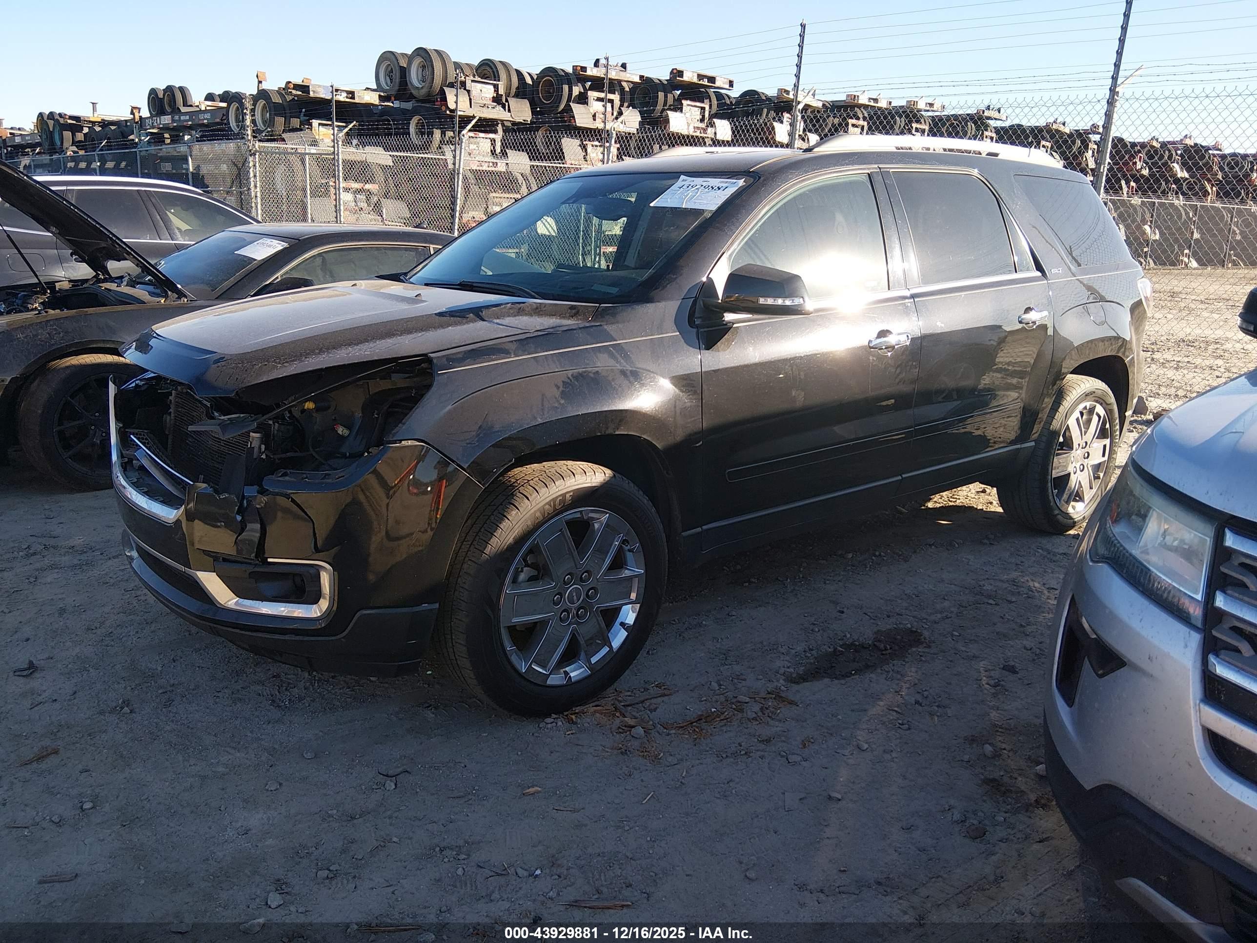 GMC ACADIA image 2