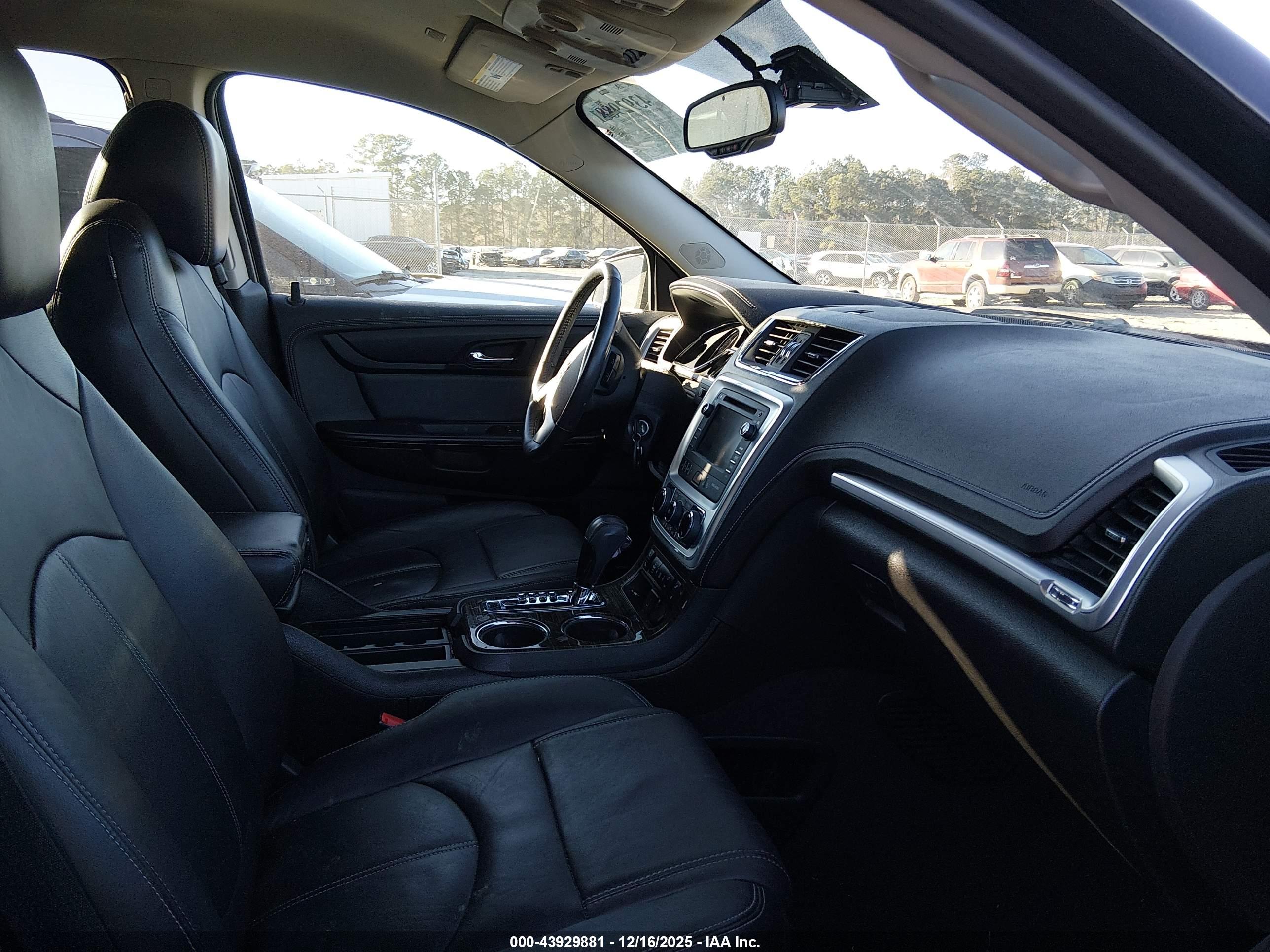 GMC ACADIA image 5