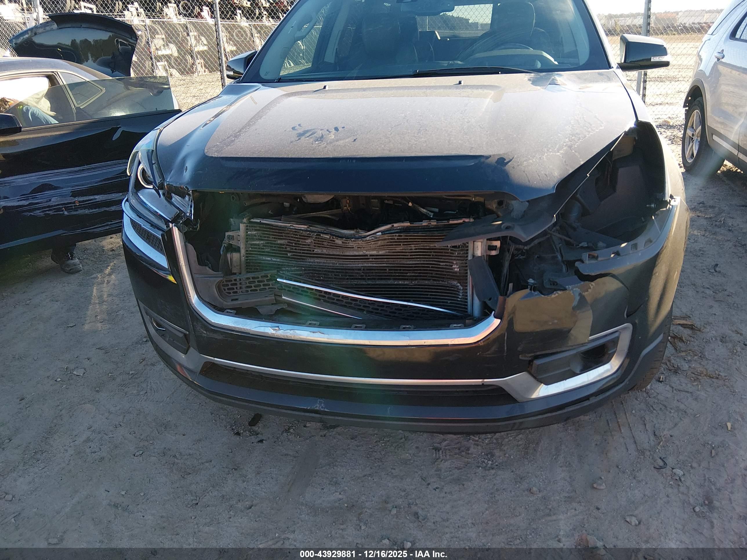 GMC ACADIA image 6