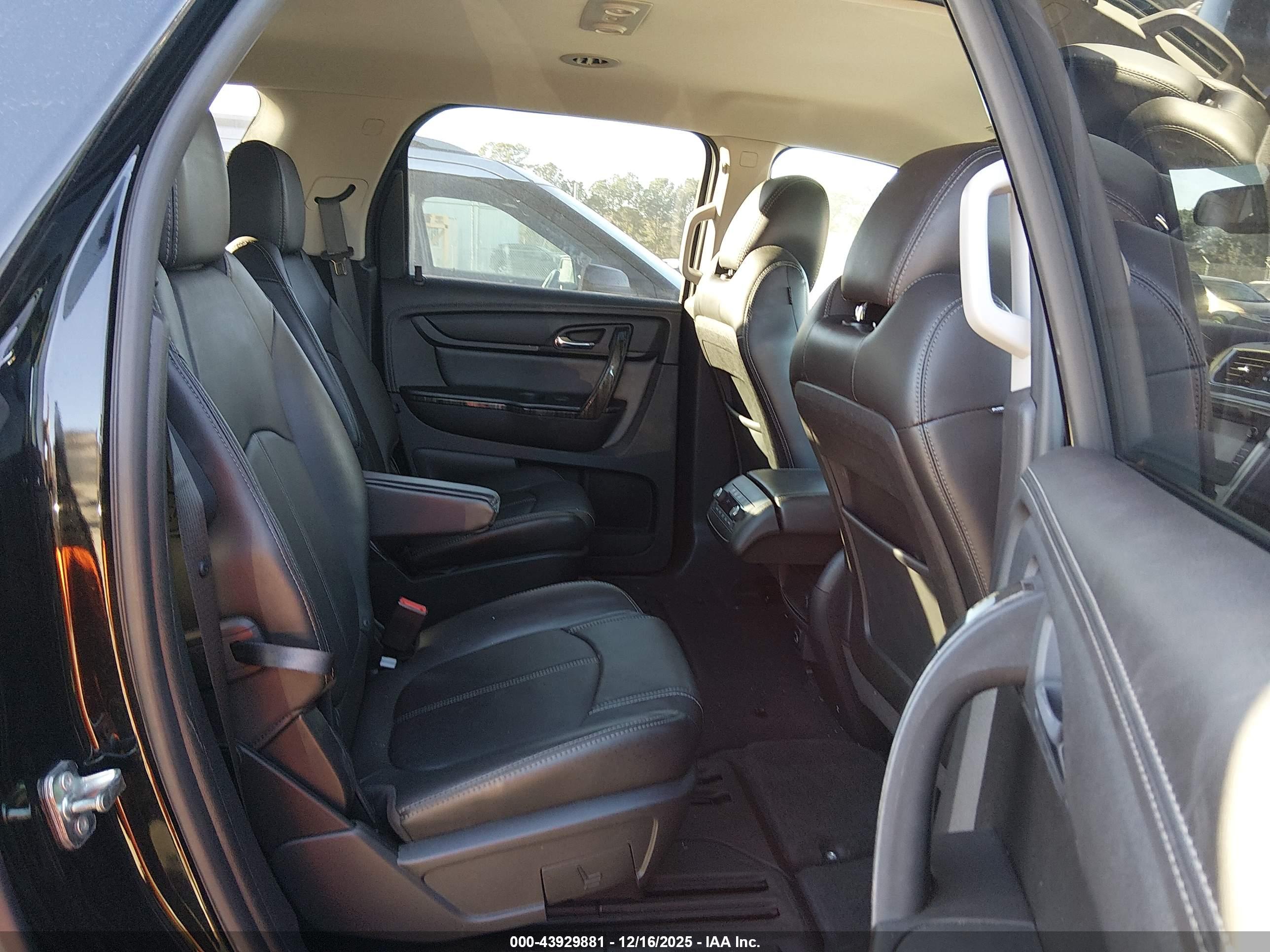 GMC ACADIA image 8