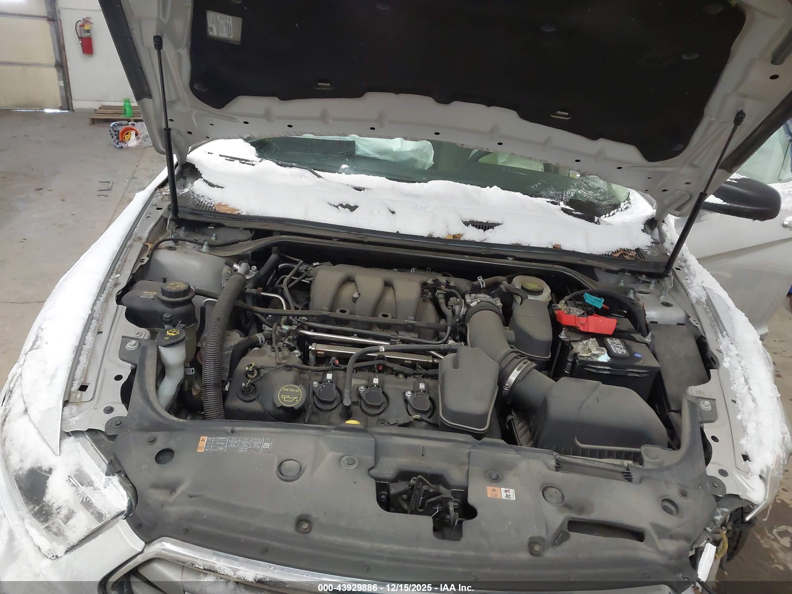 FORD TAURUS image 10