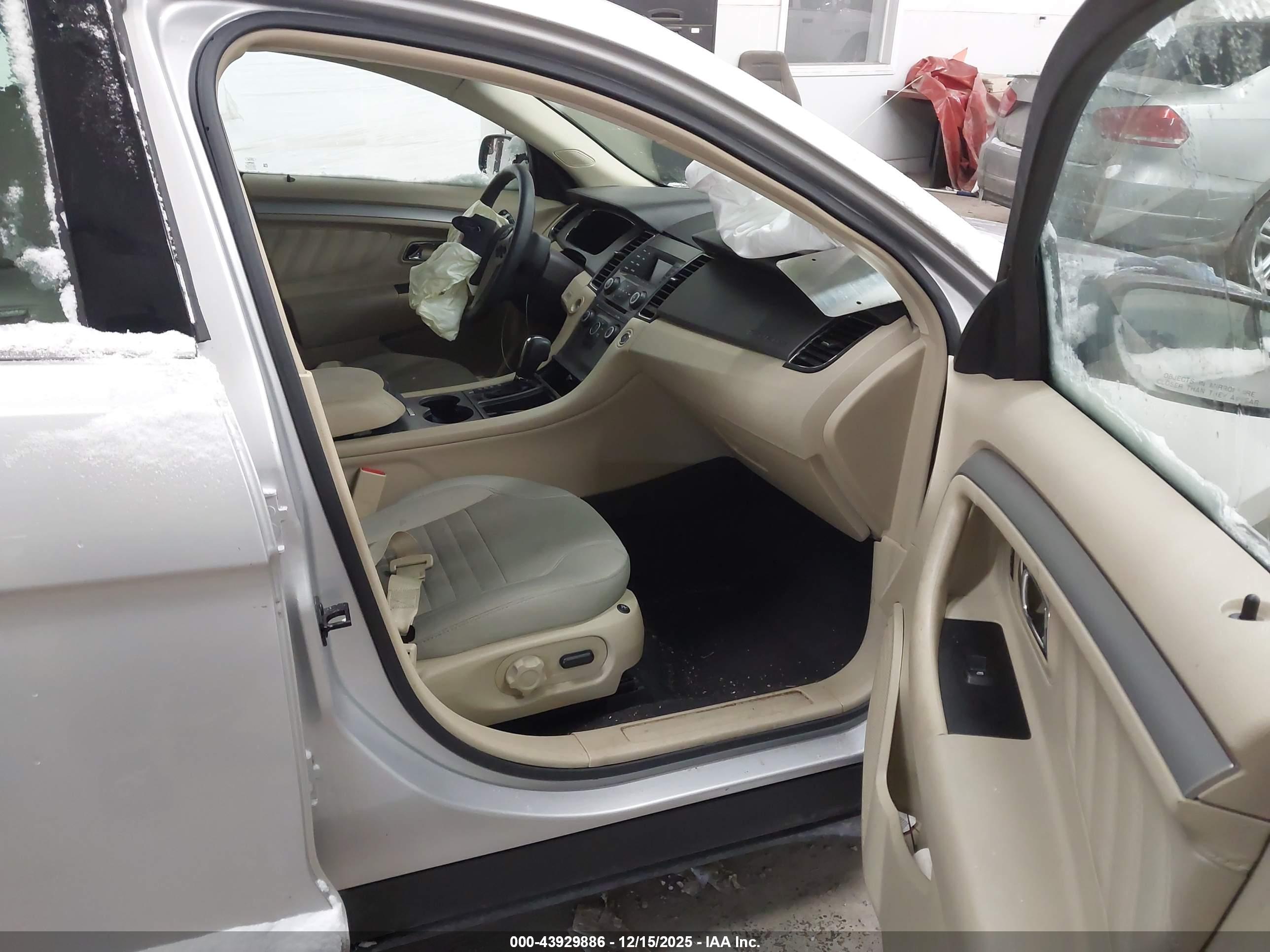 FORD TAURUS image 5