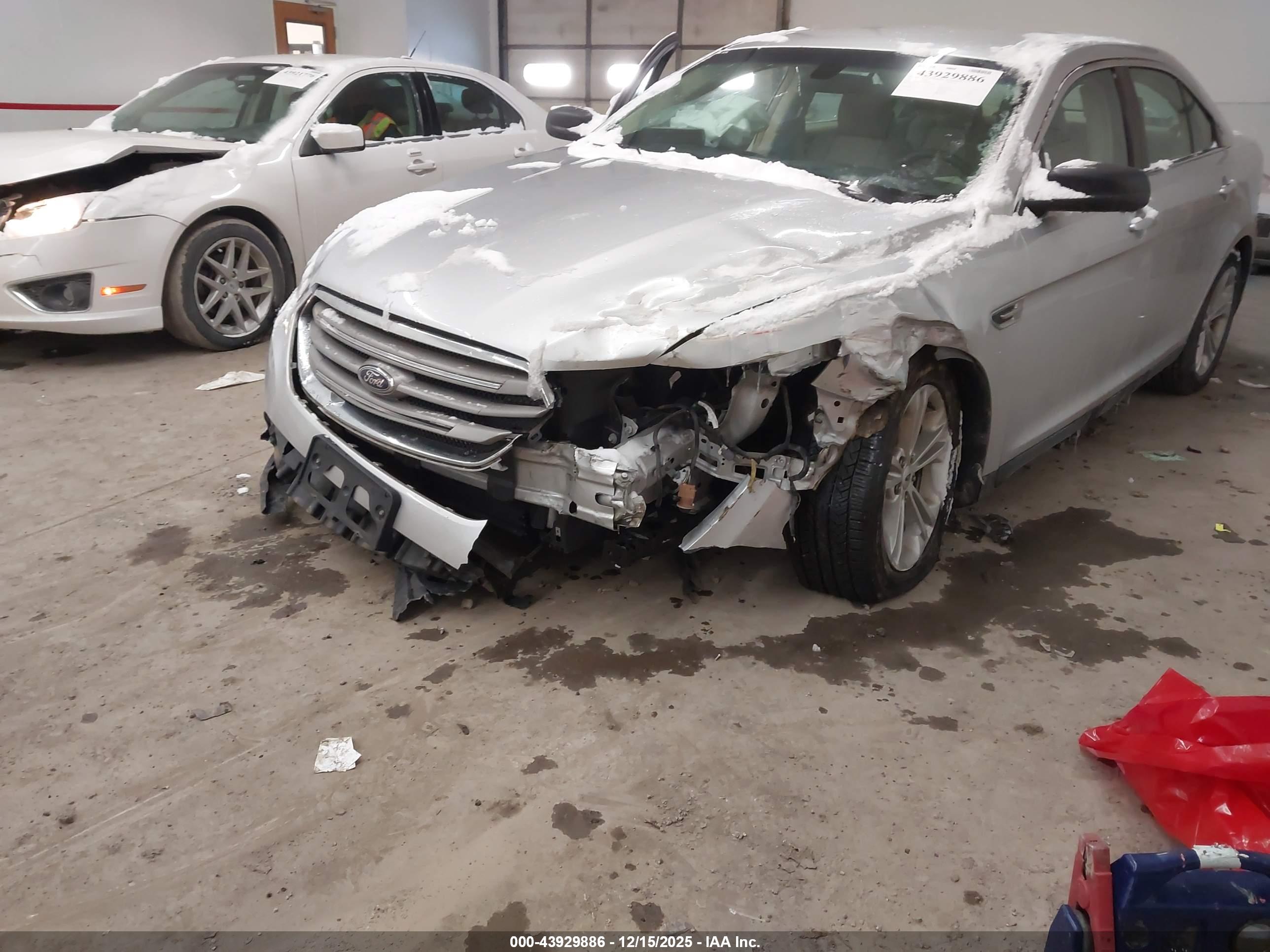 FORD TAURUS image 6