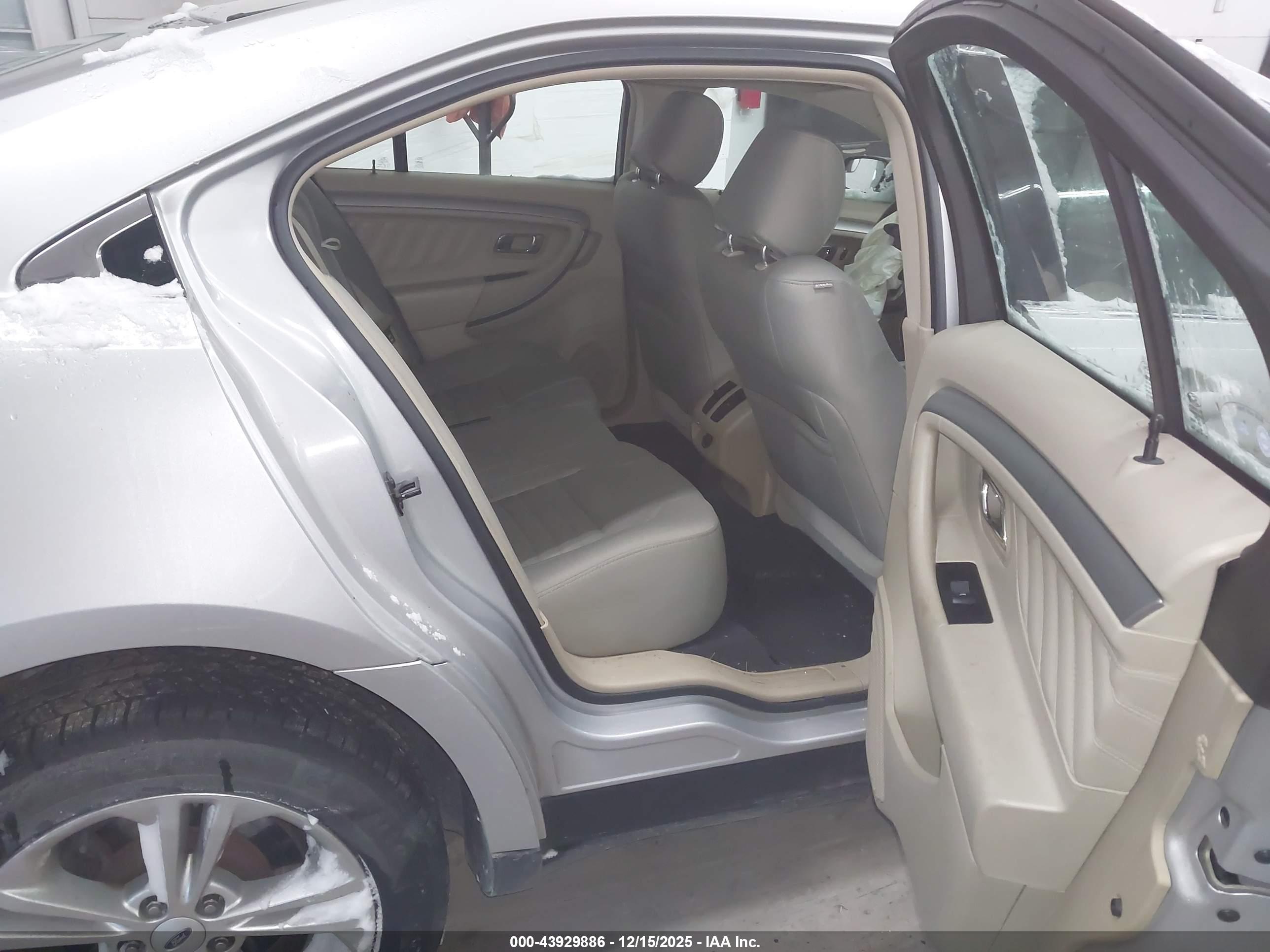 FORD TAURUS image 8