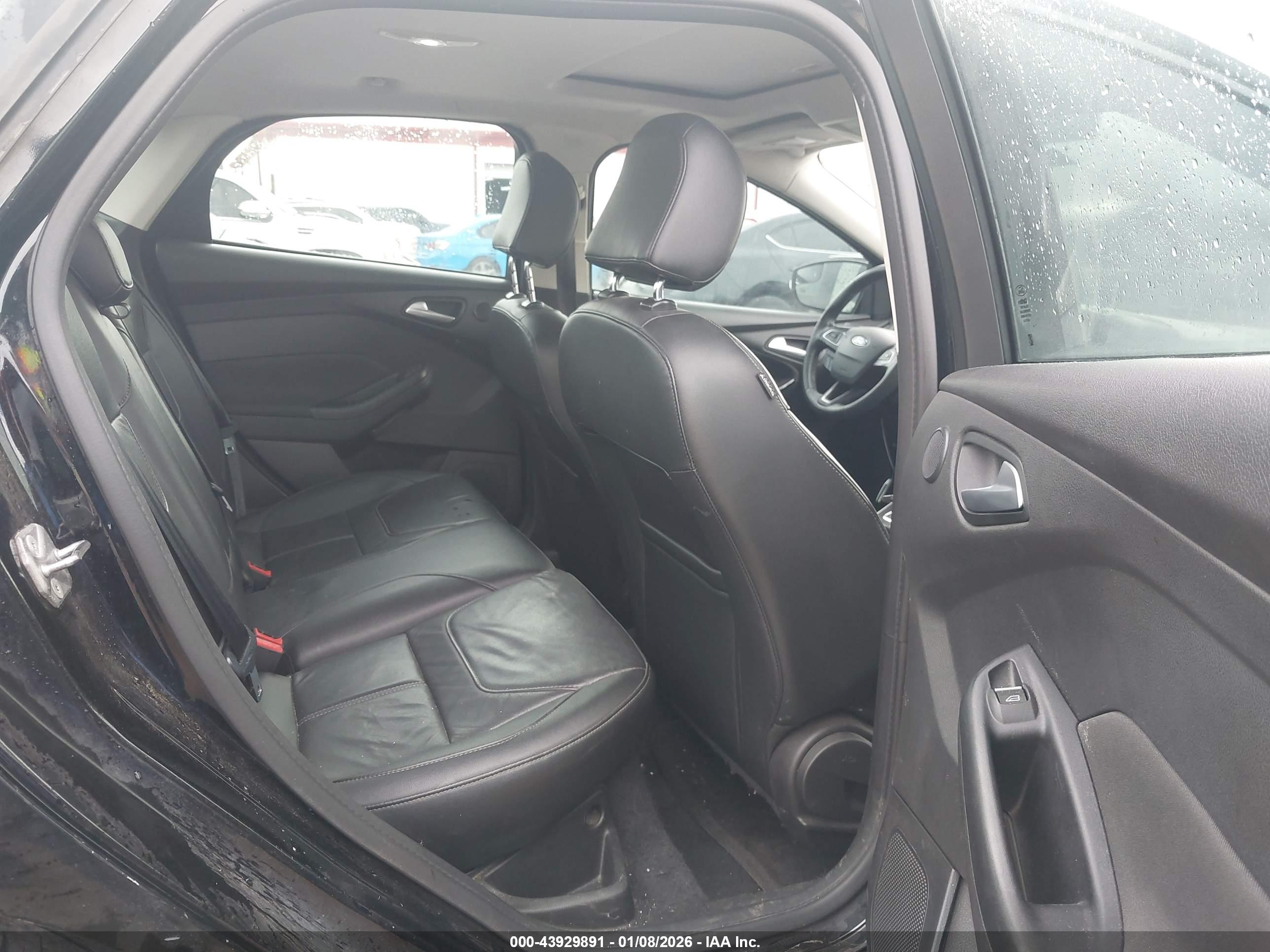 FORD FOCUS image 8