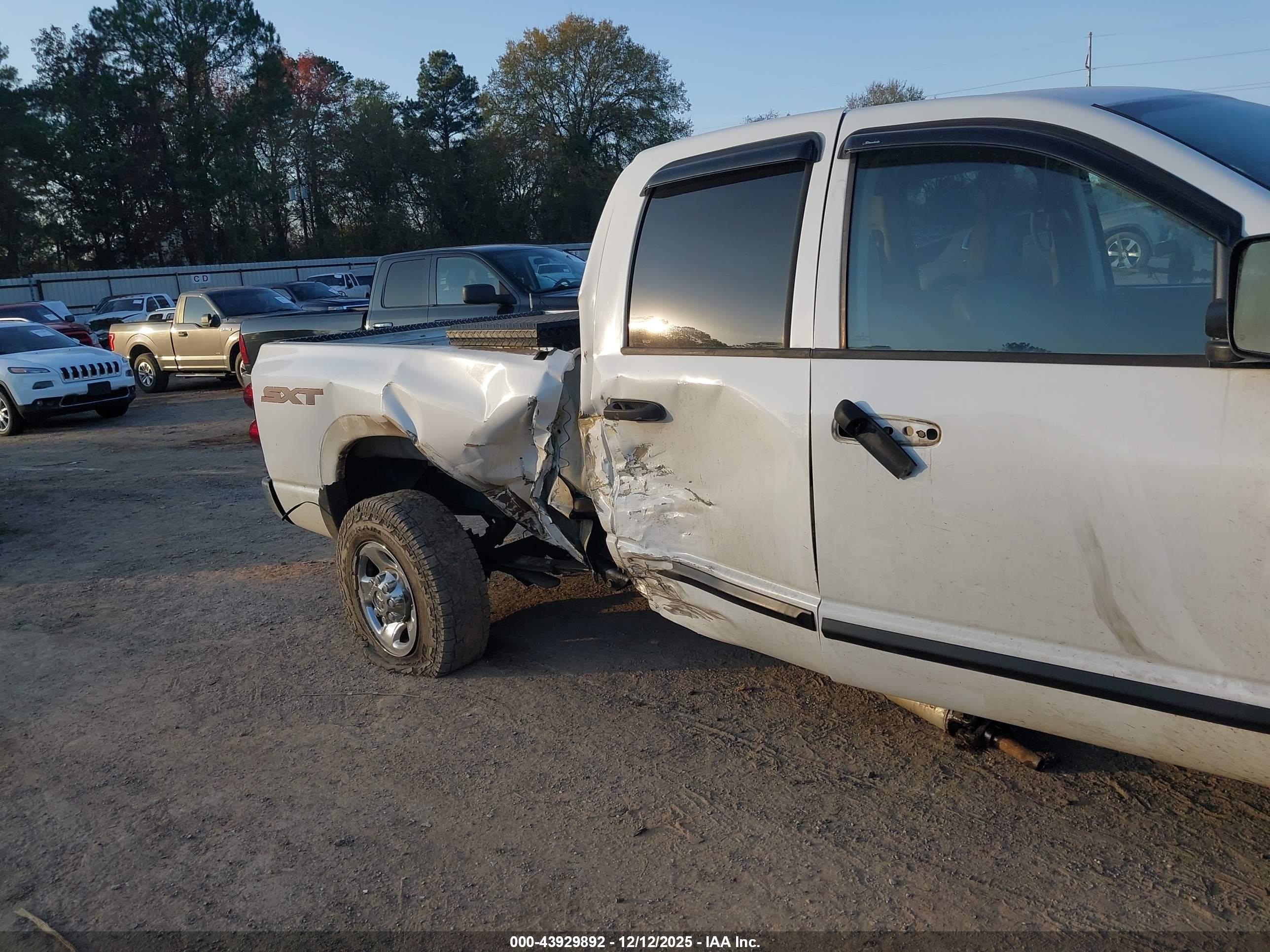 DODGE RAM image 6