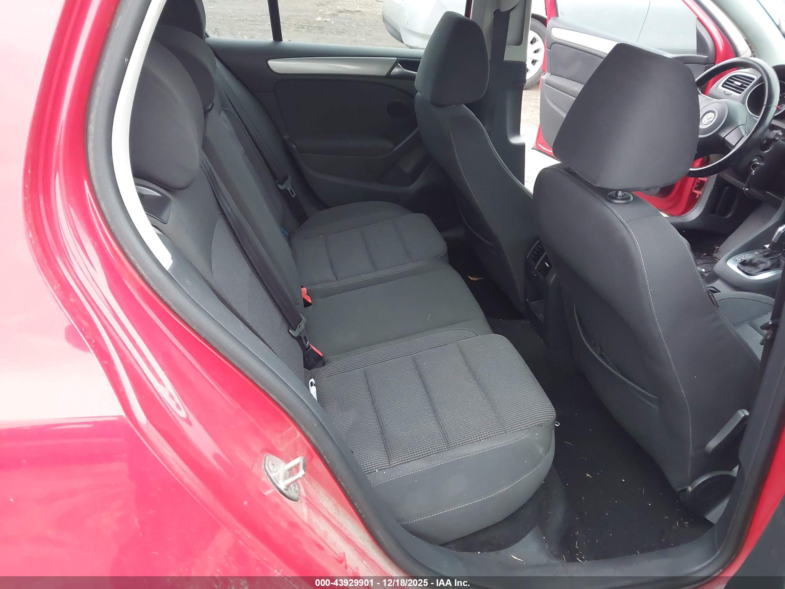 VOLKSWAGEN GOLF image 8
