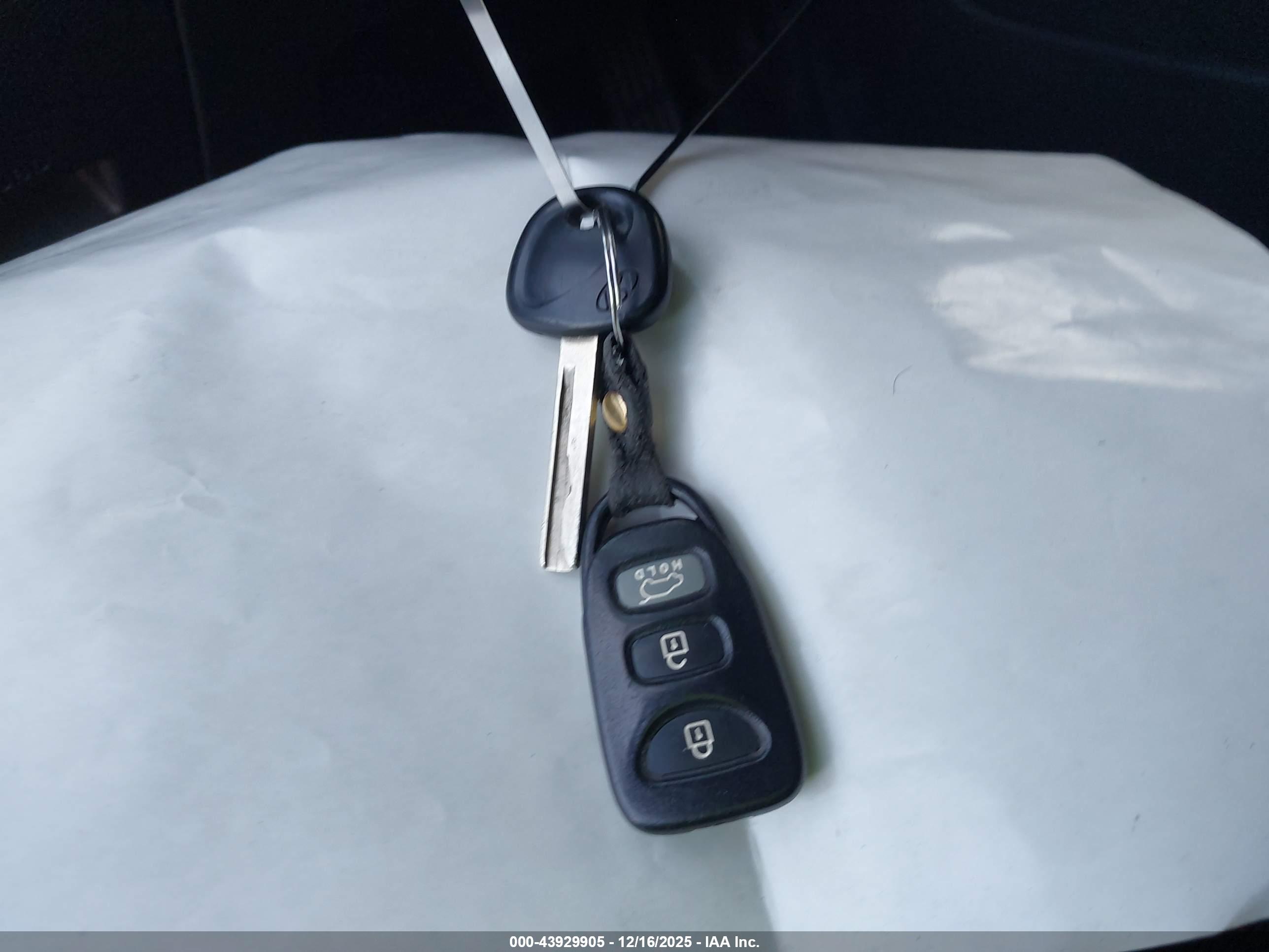 HYUNDAI ELANTRA image 11