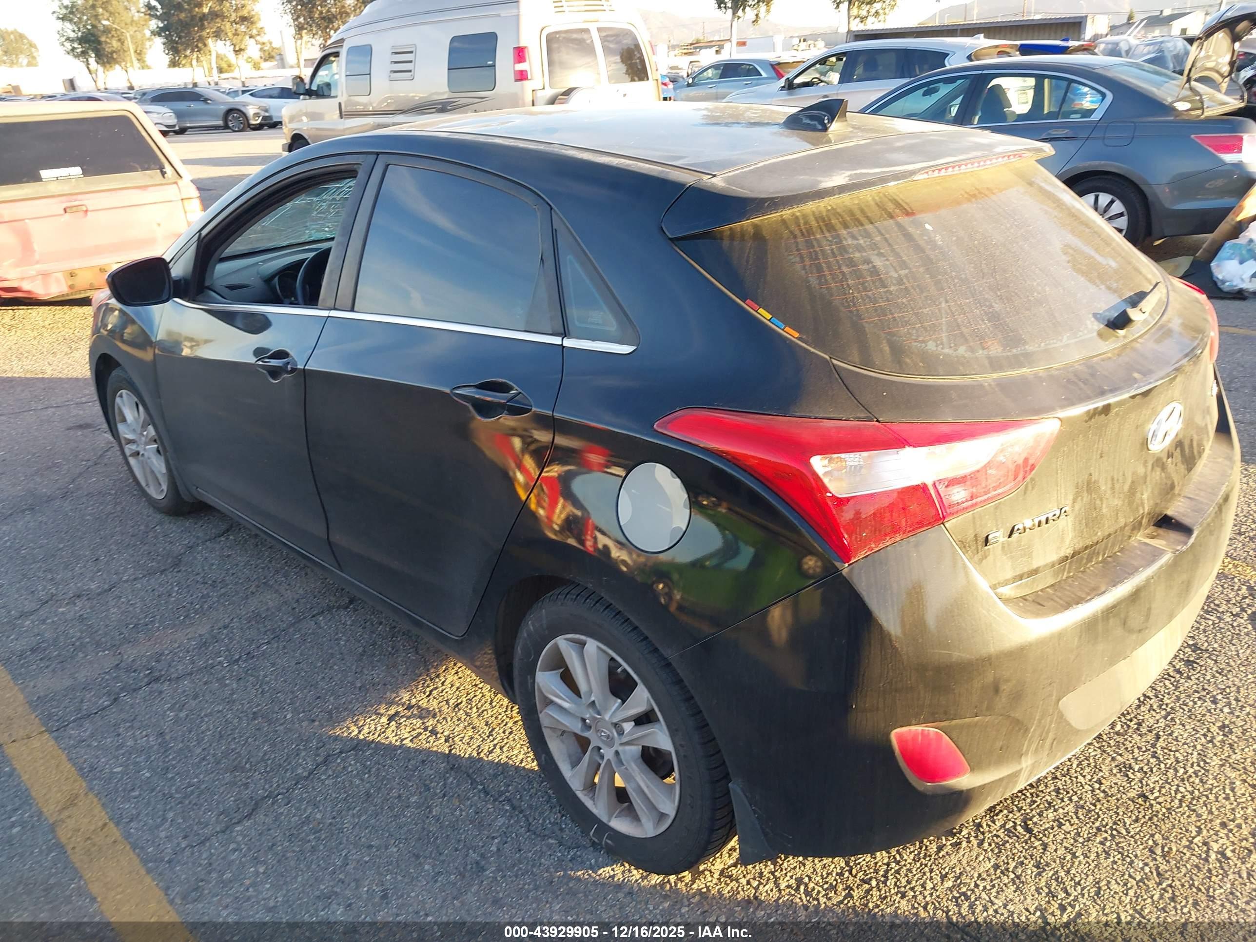 HYUNDAI ELANTRA image 3