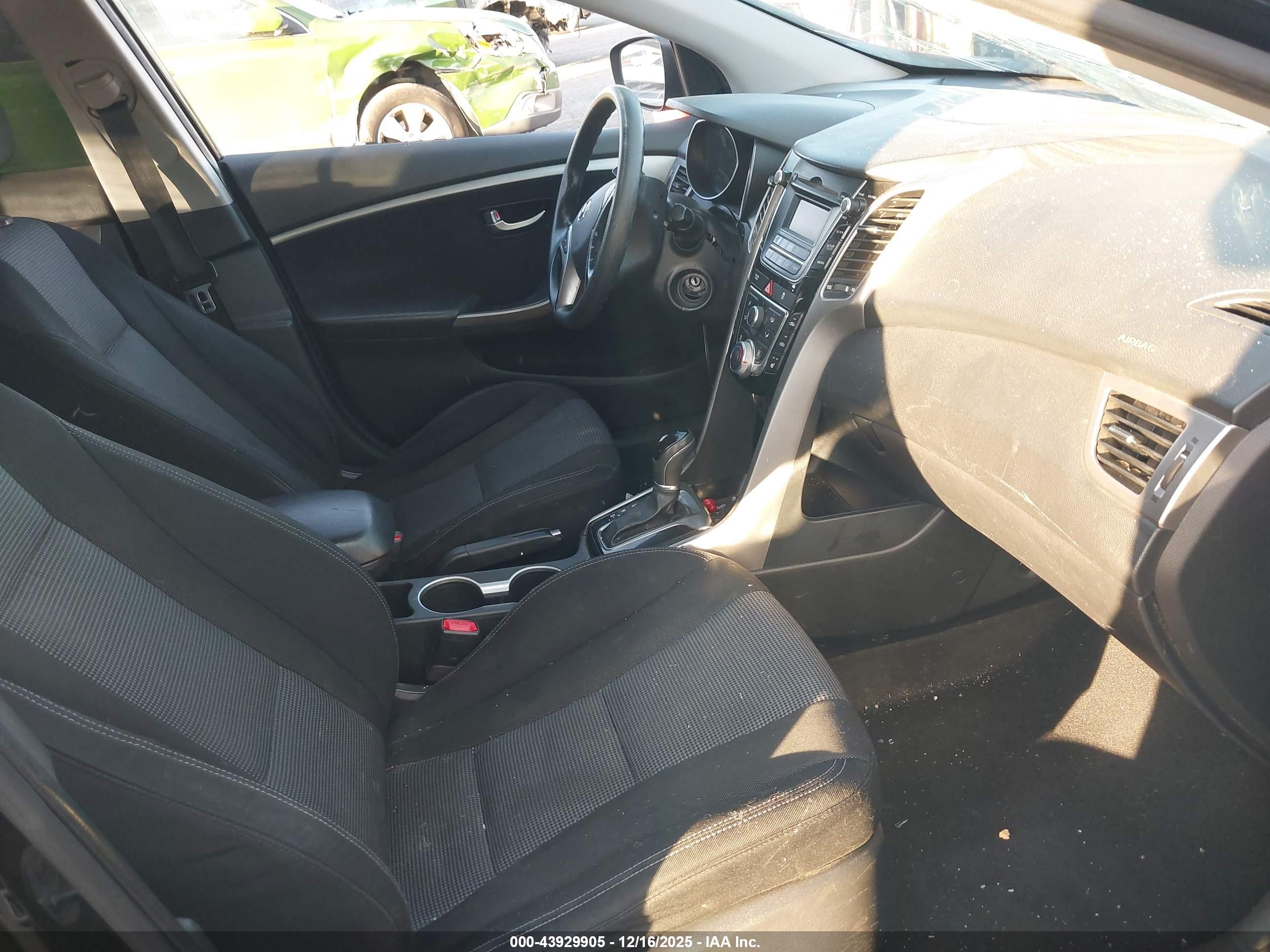 HYUNDAI ELANTRA image 5