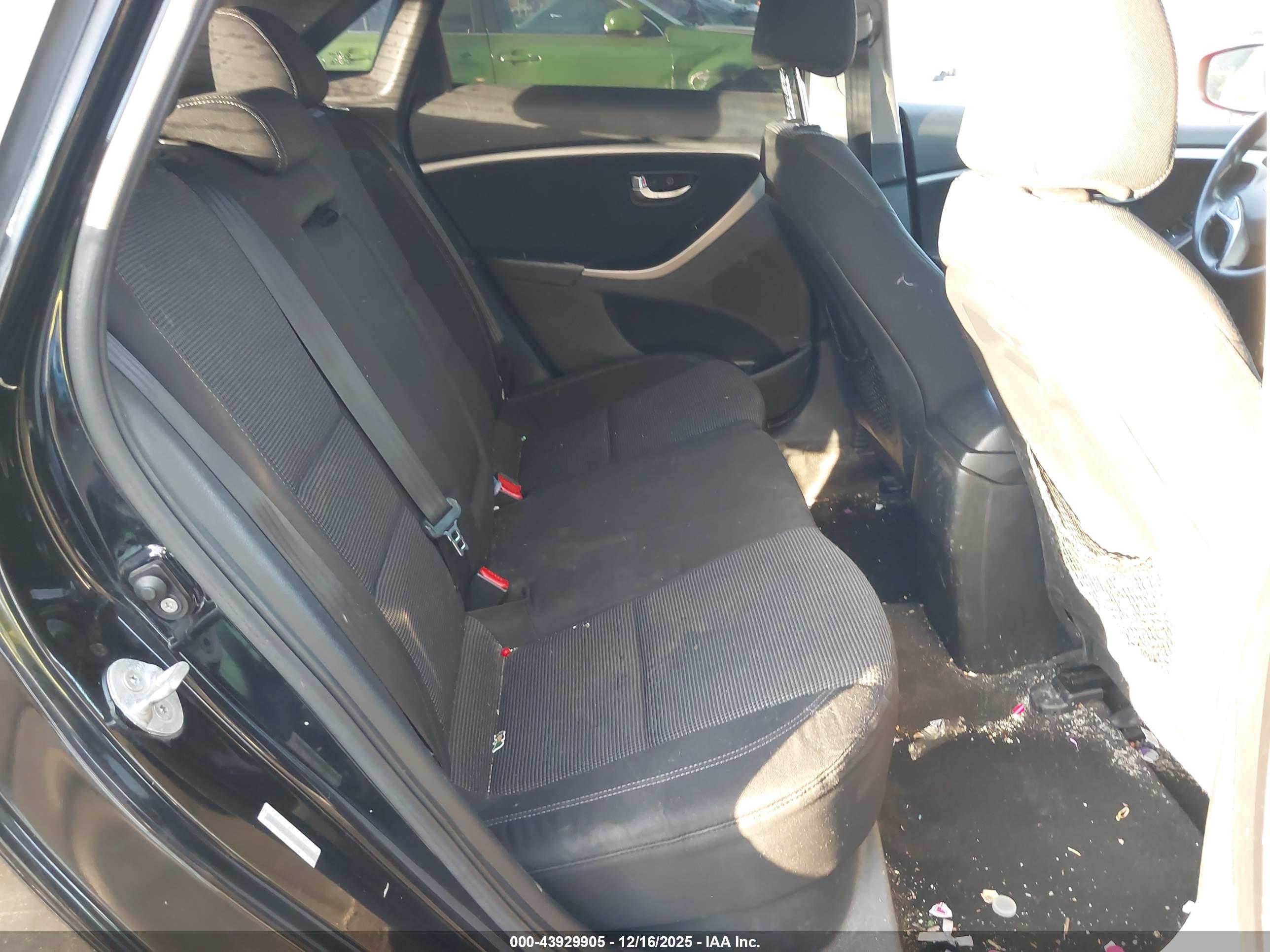 HYUNDAI ELANTRA image 8