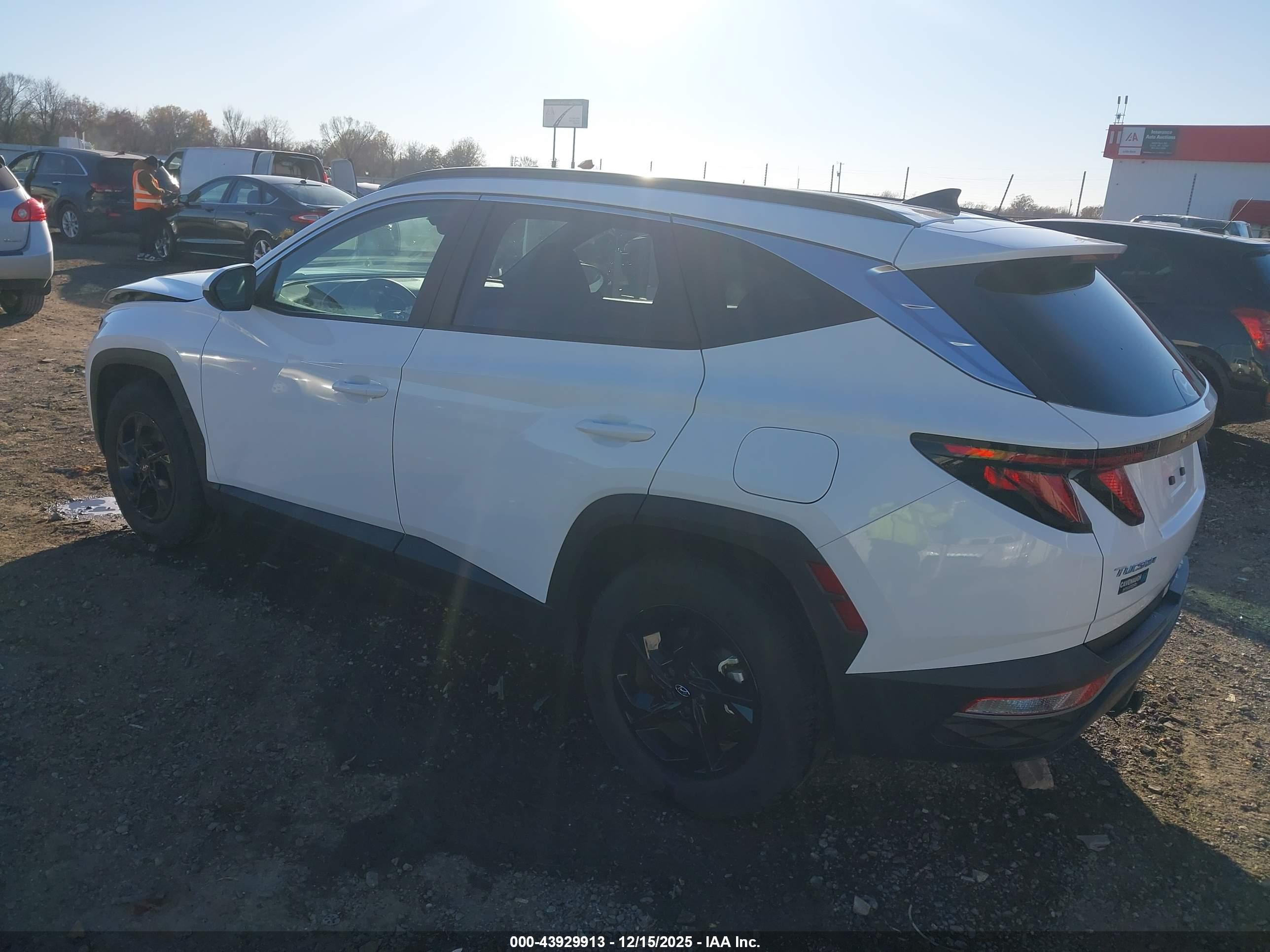 HYUNDAI TUCSON image 3