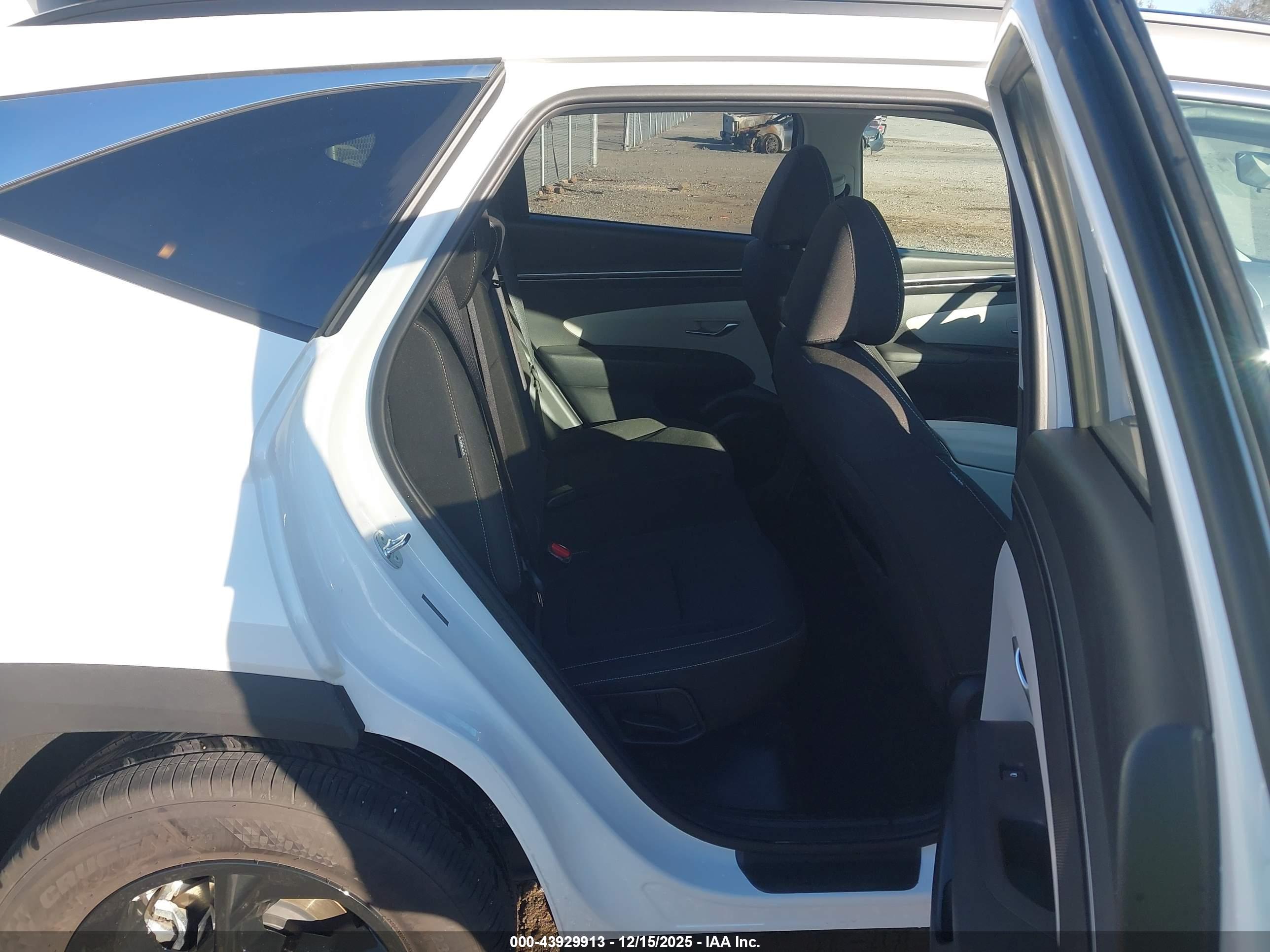 HYUNDAI TUCSON image 8