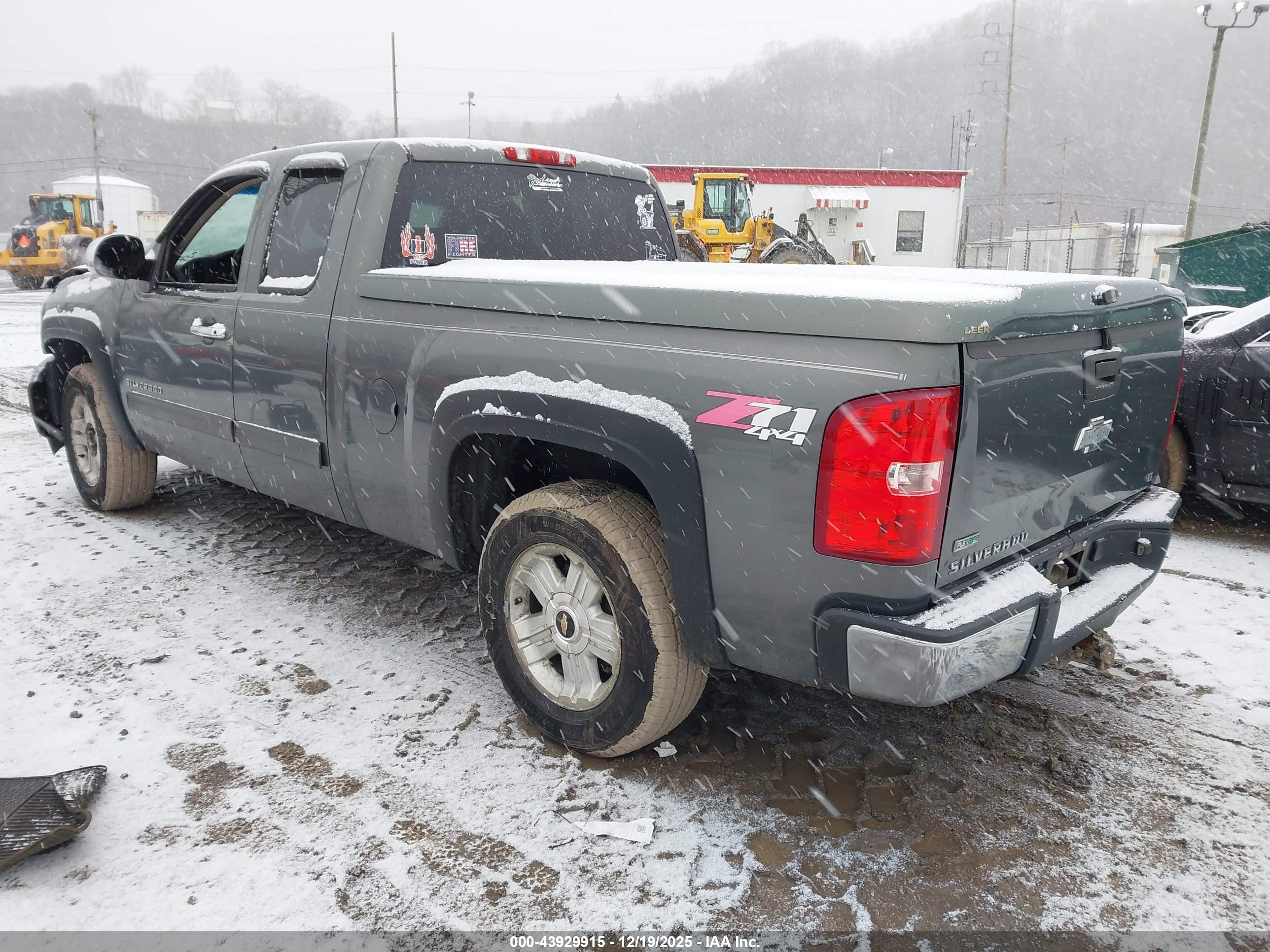CHEVROLET SILVERADO image 3