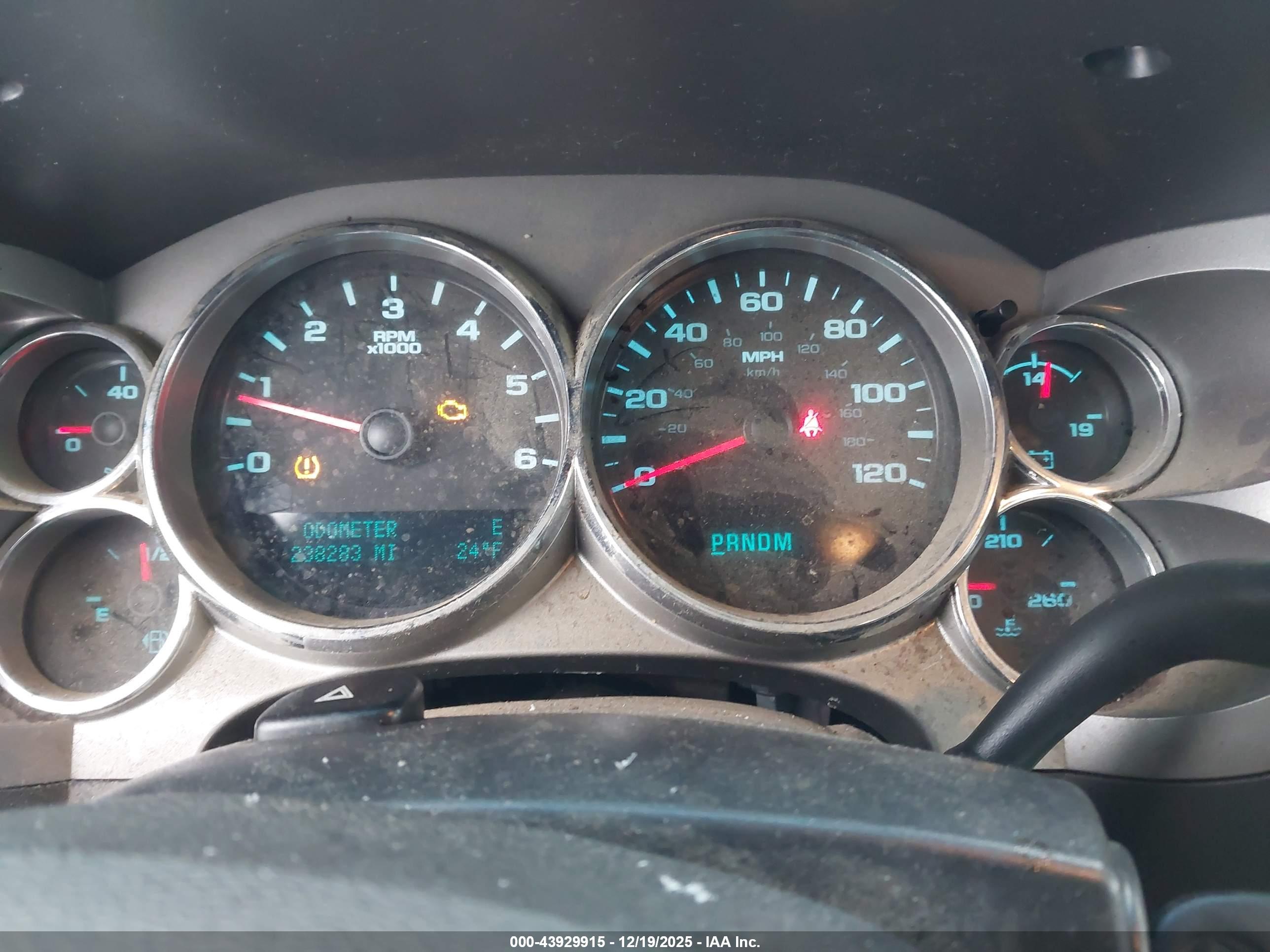 CHEVROLET SILVERADO image 7