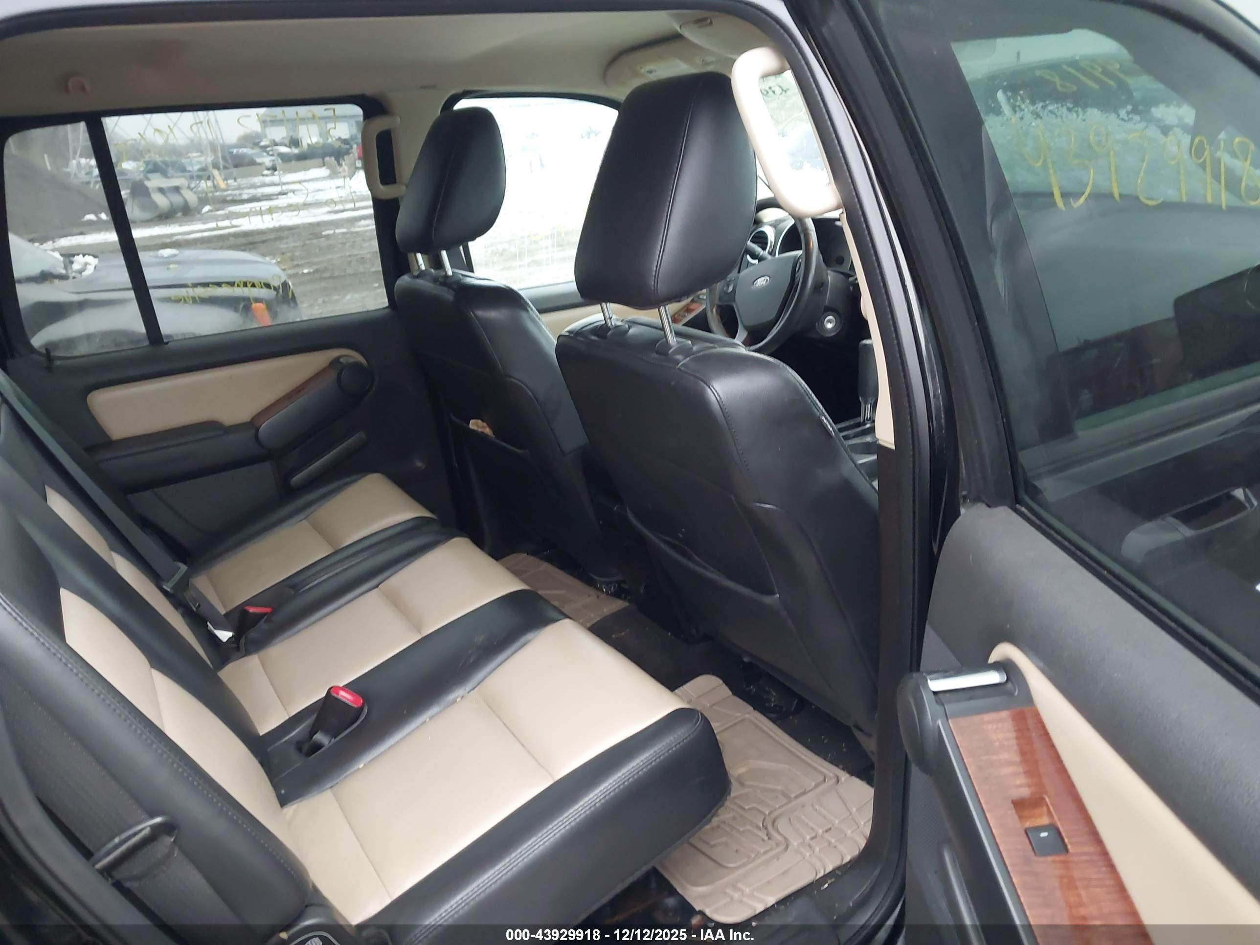 FORD EXPLORER image 8