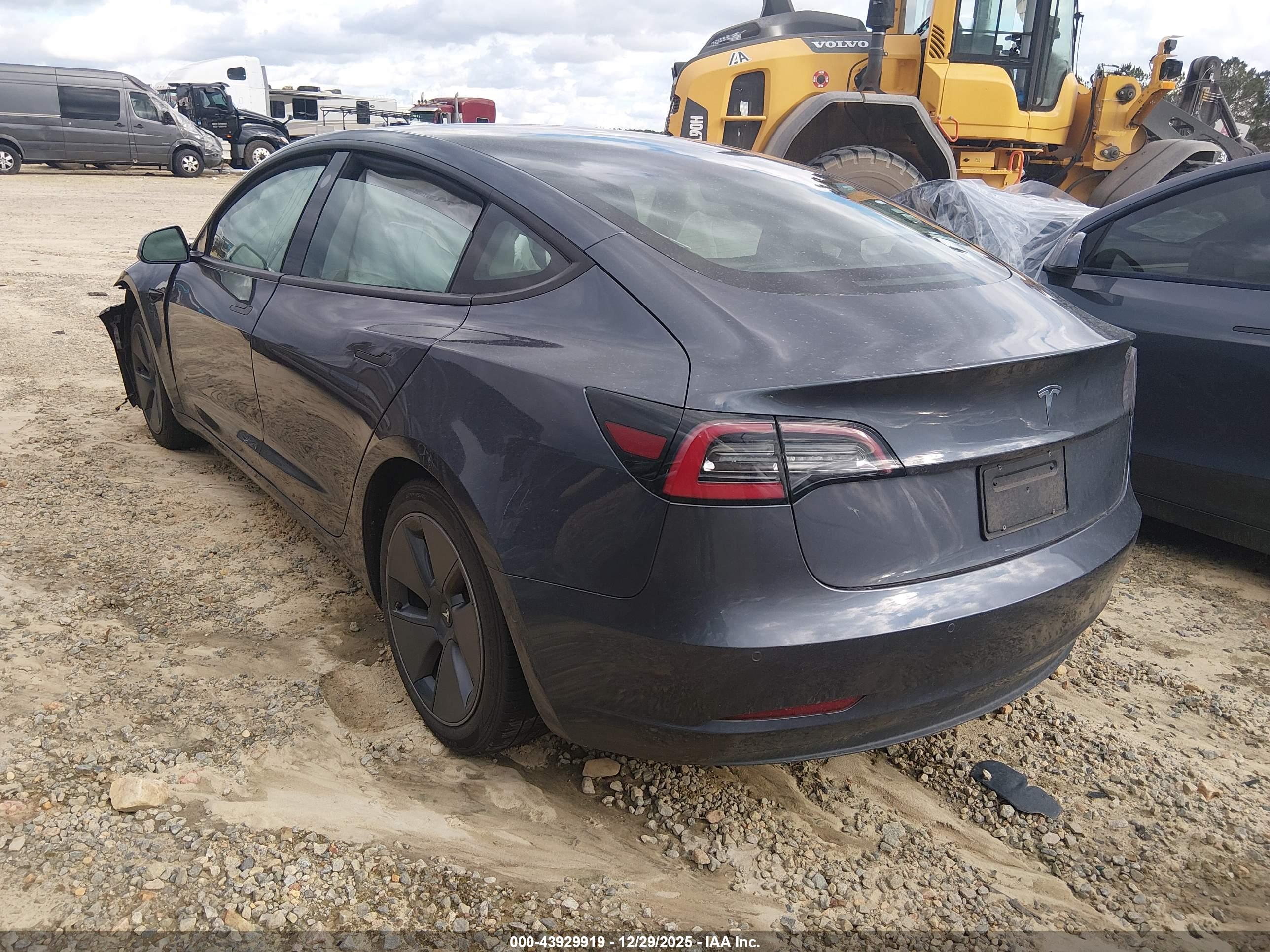 TESLA MODEL image 3
