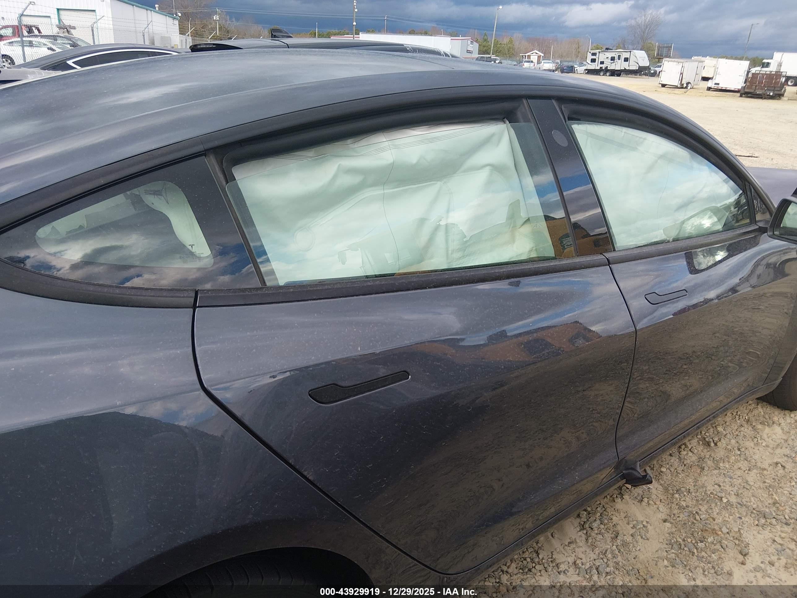 TESLA MODEL image 8