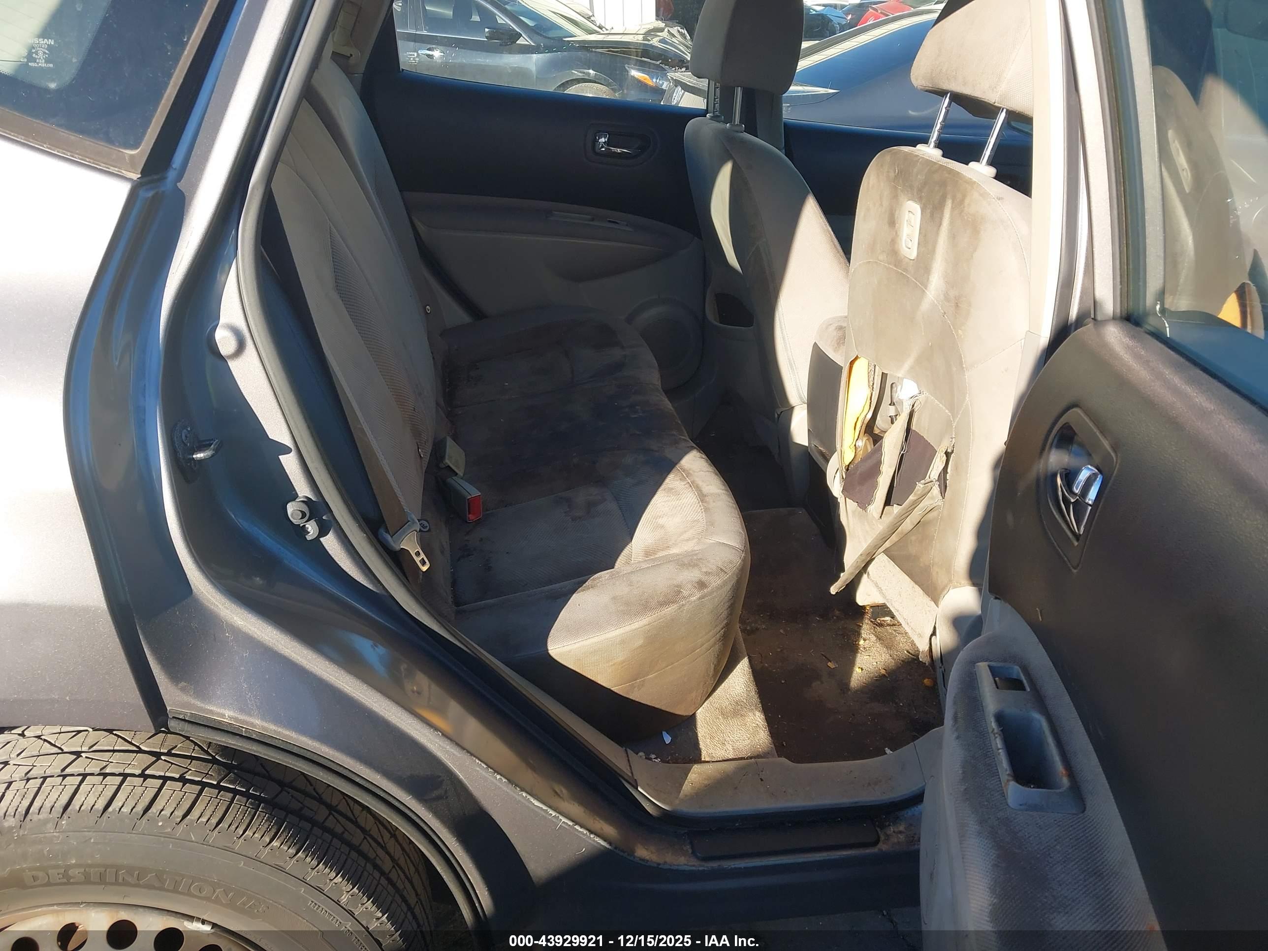 NISSAN ROGUE image 8