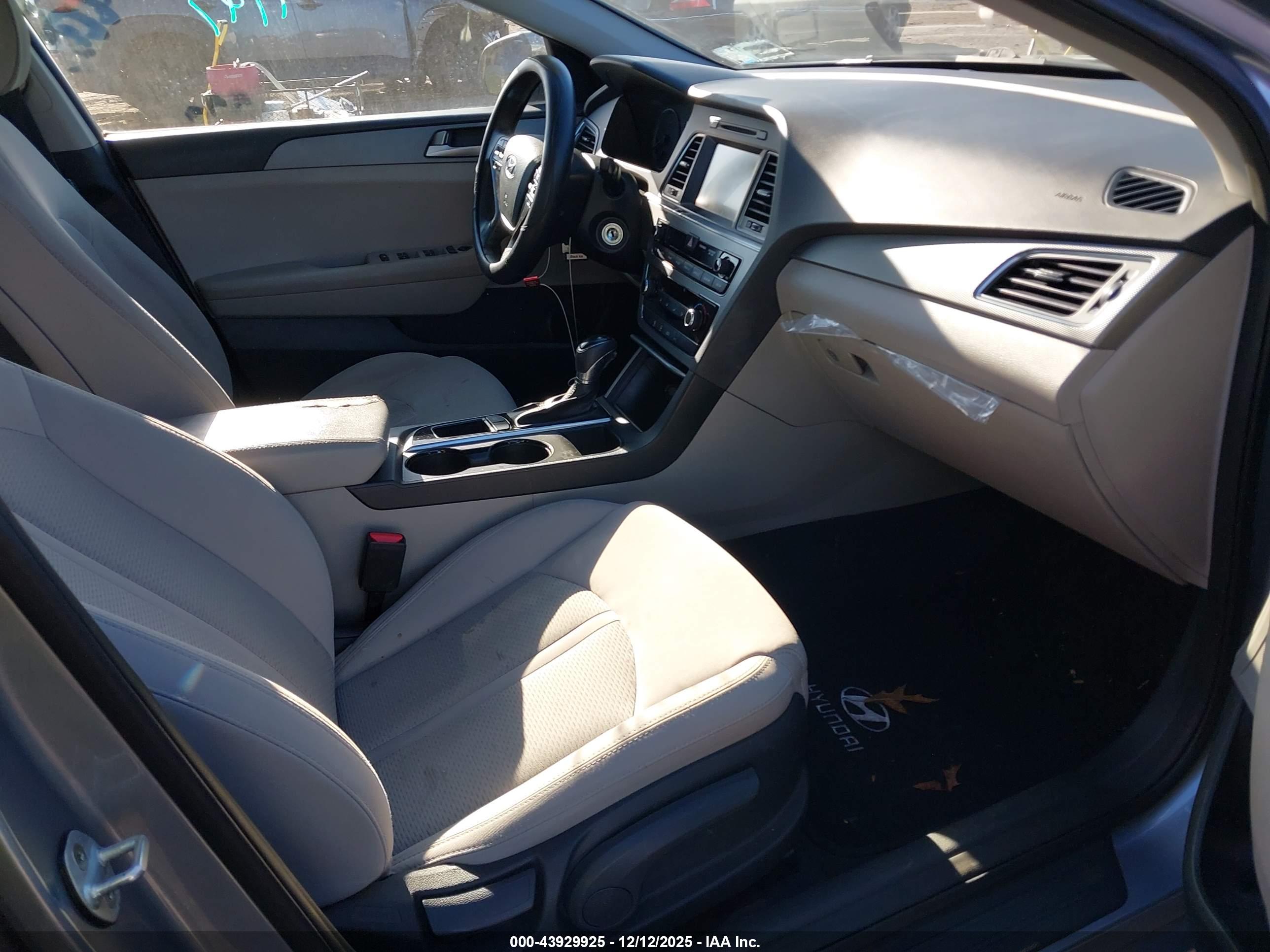 HYUNDAI SONATA image 5