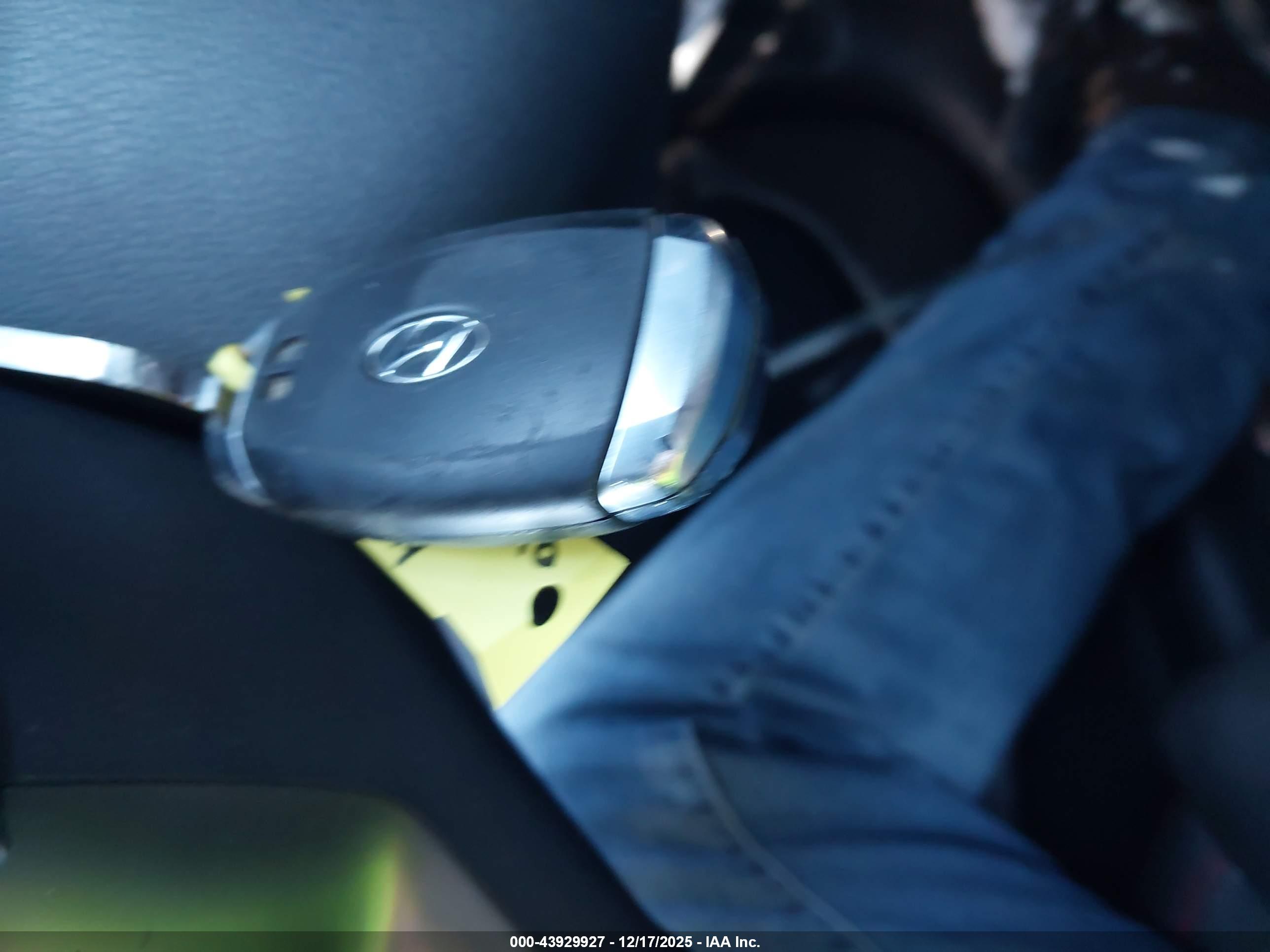 HYUNDAI ELANTRA image 11