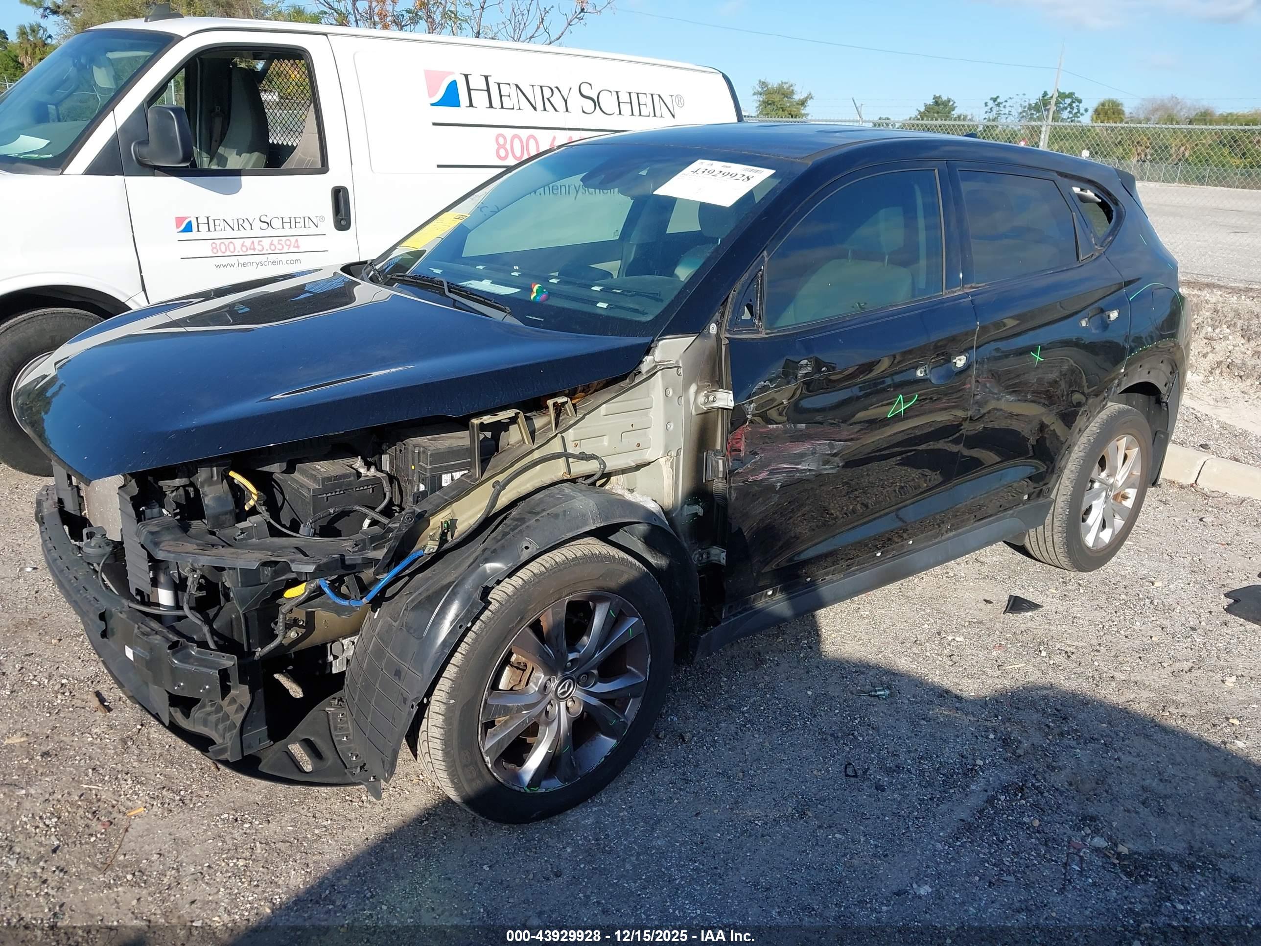 HYUNDAI TUCSON image 2