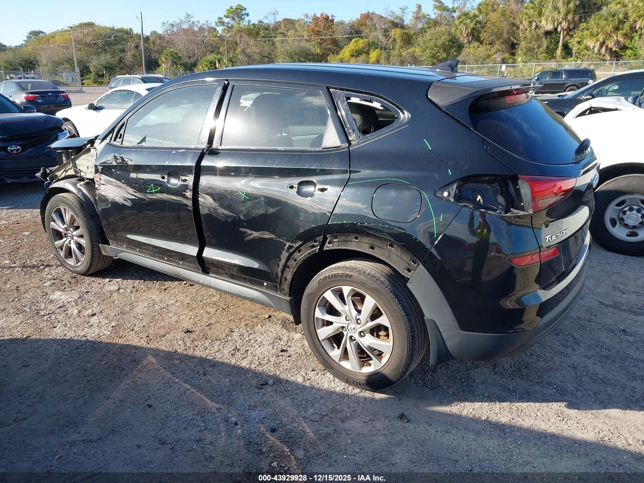 HYUNDAI TUCSON image 3