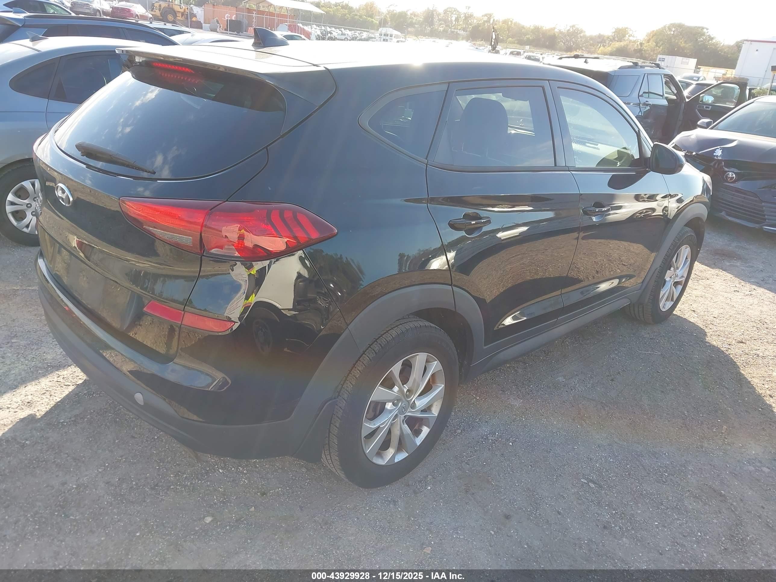 HYUNDAI TUCSON image 4