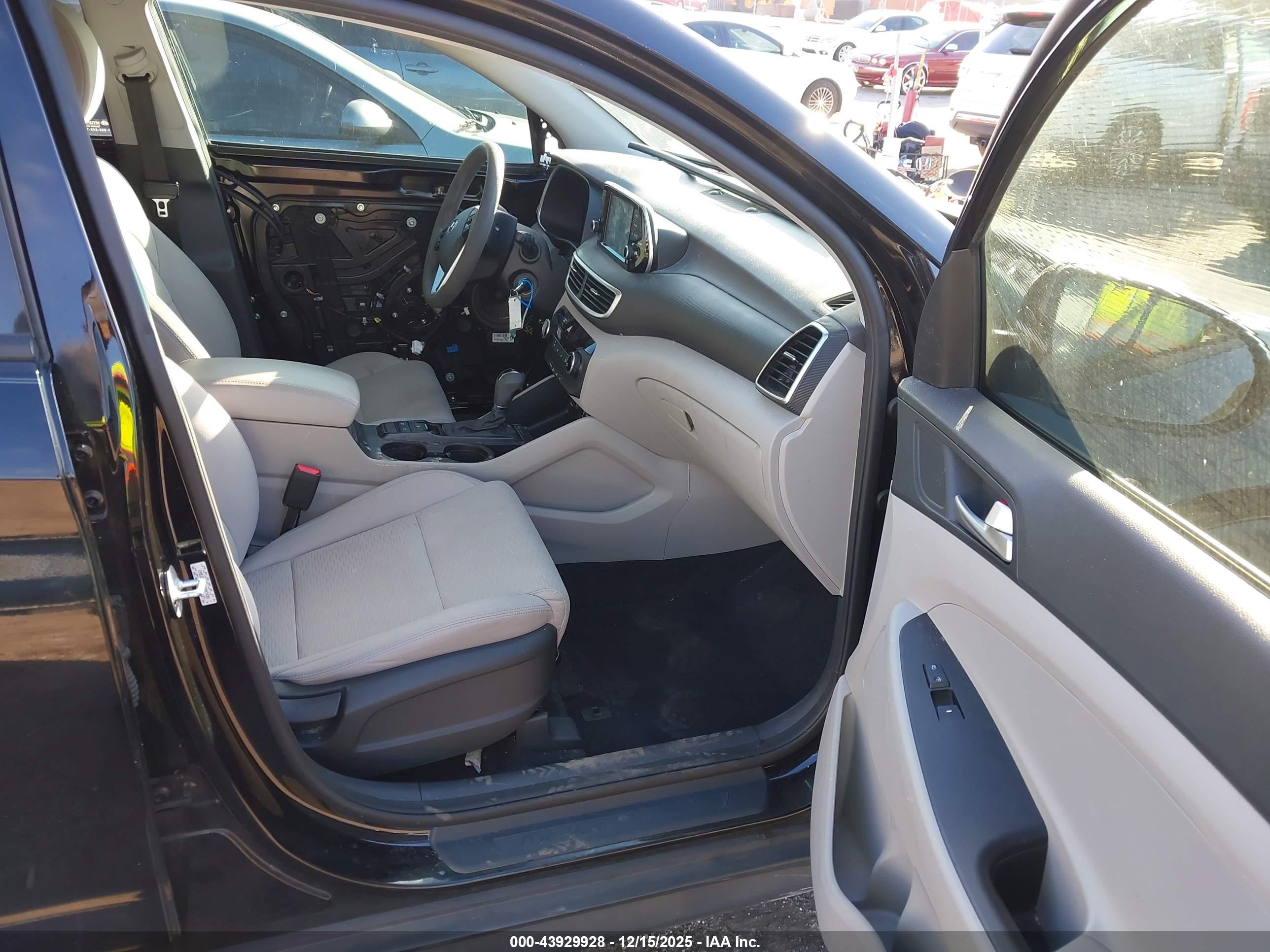 HYUNDAI TUCSON image 5