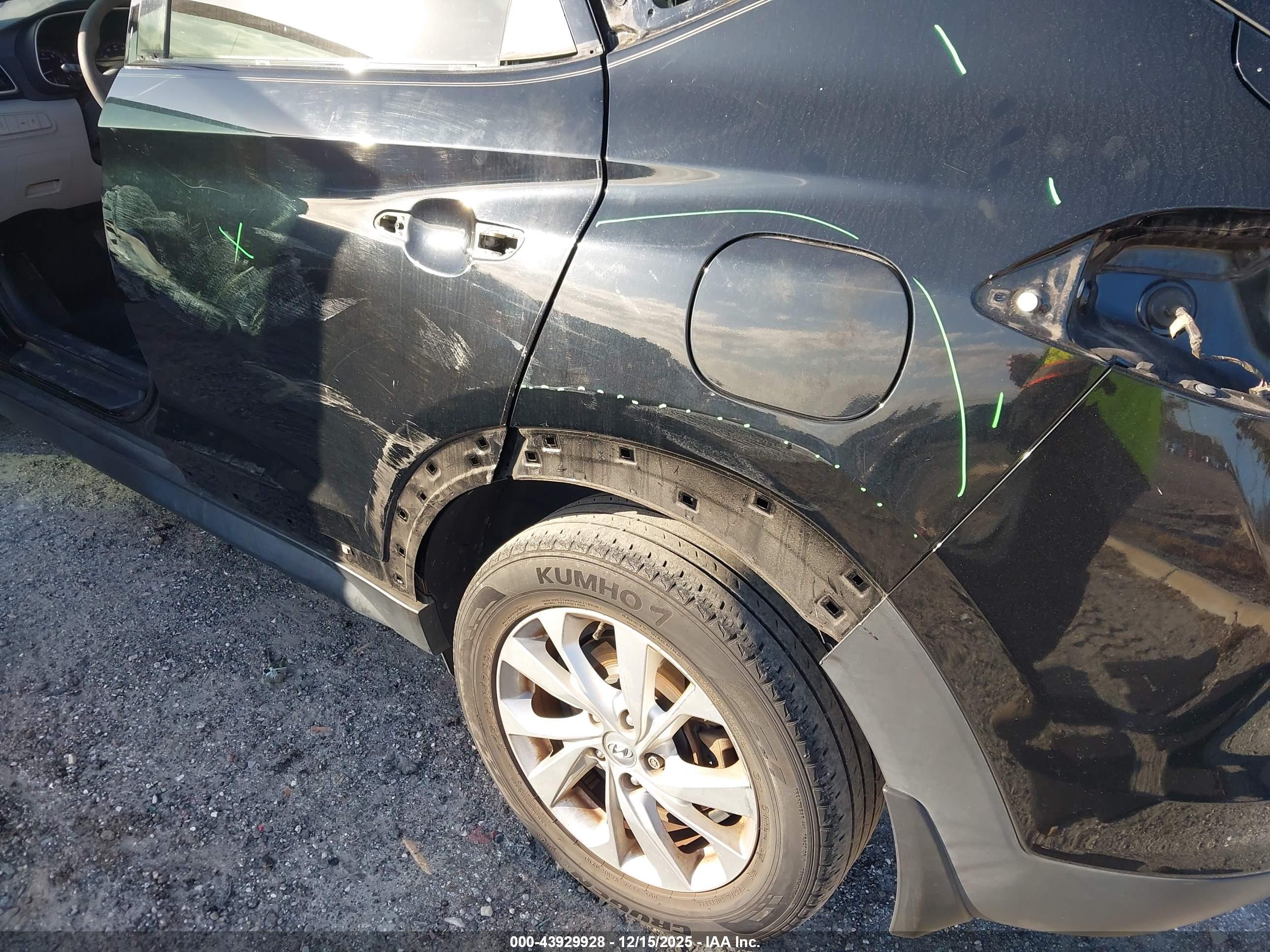 HYUNDAI TUCSON image 6