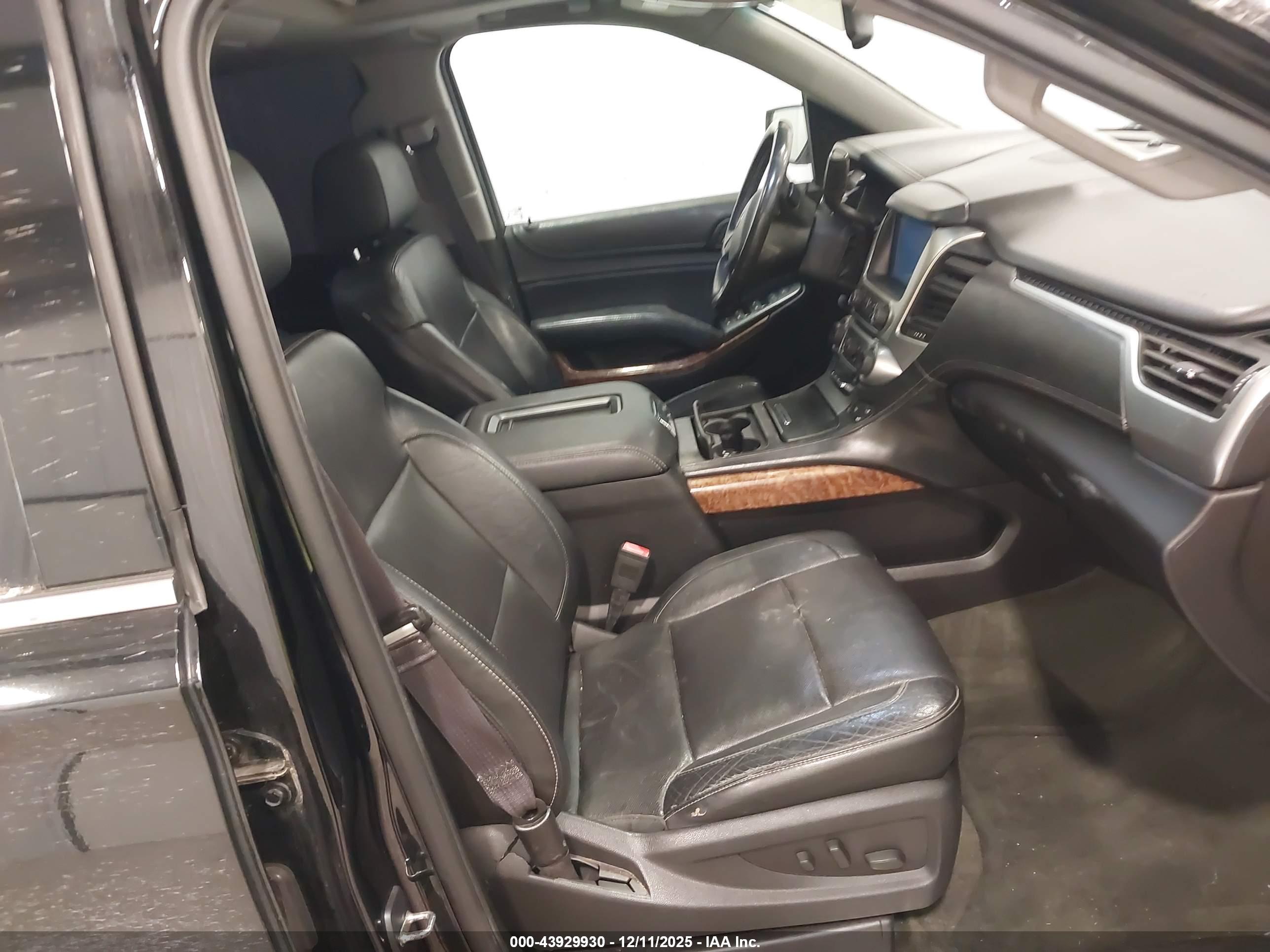 CHEVROLET SUBURBAN image 5