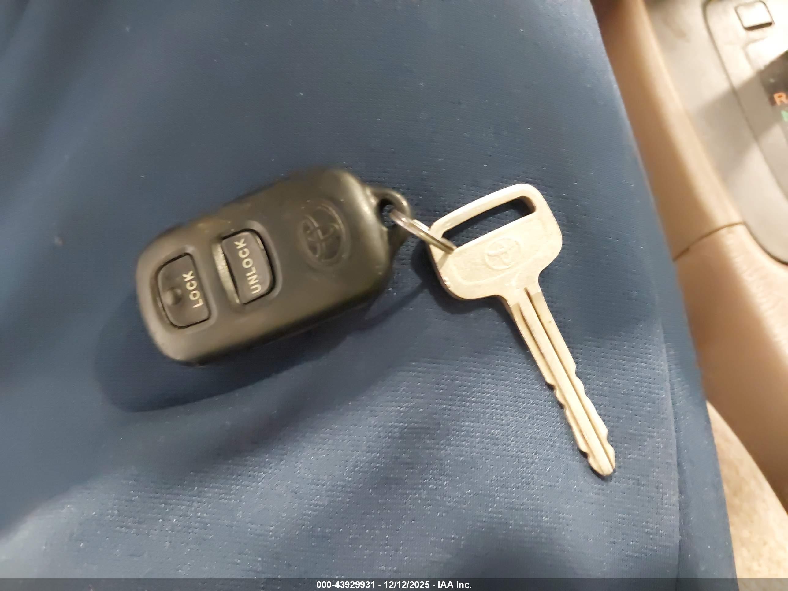 TOYOTA CAMRY image 11