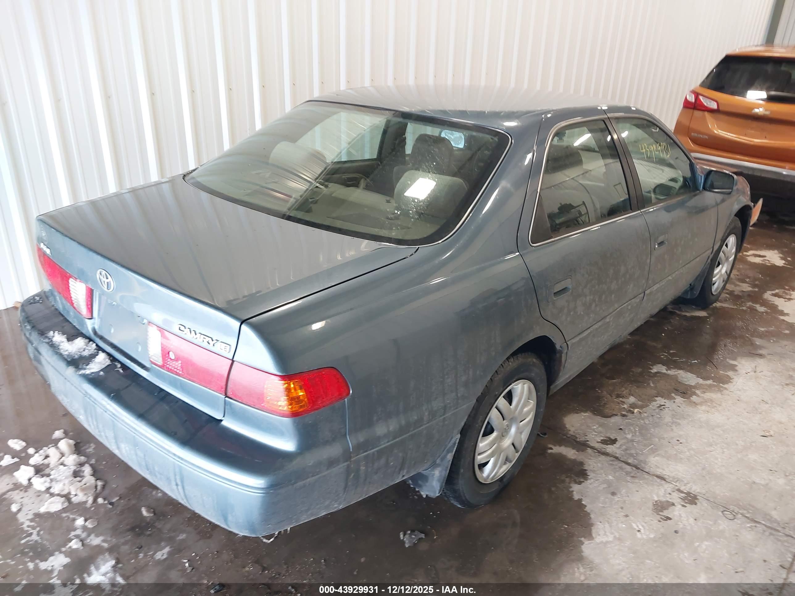 TOYOTA CAMRY image 4