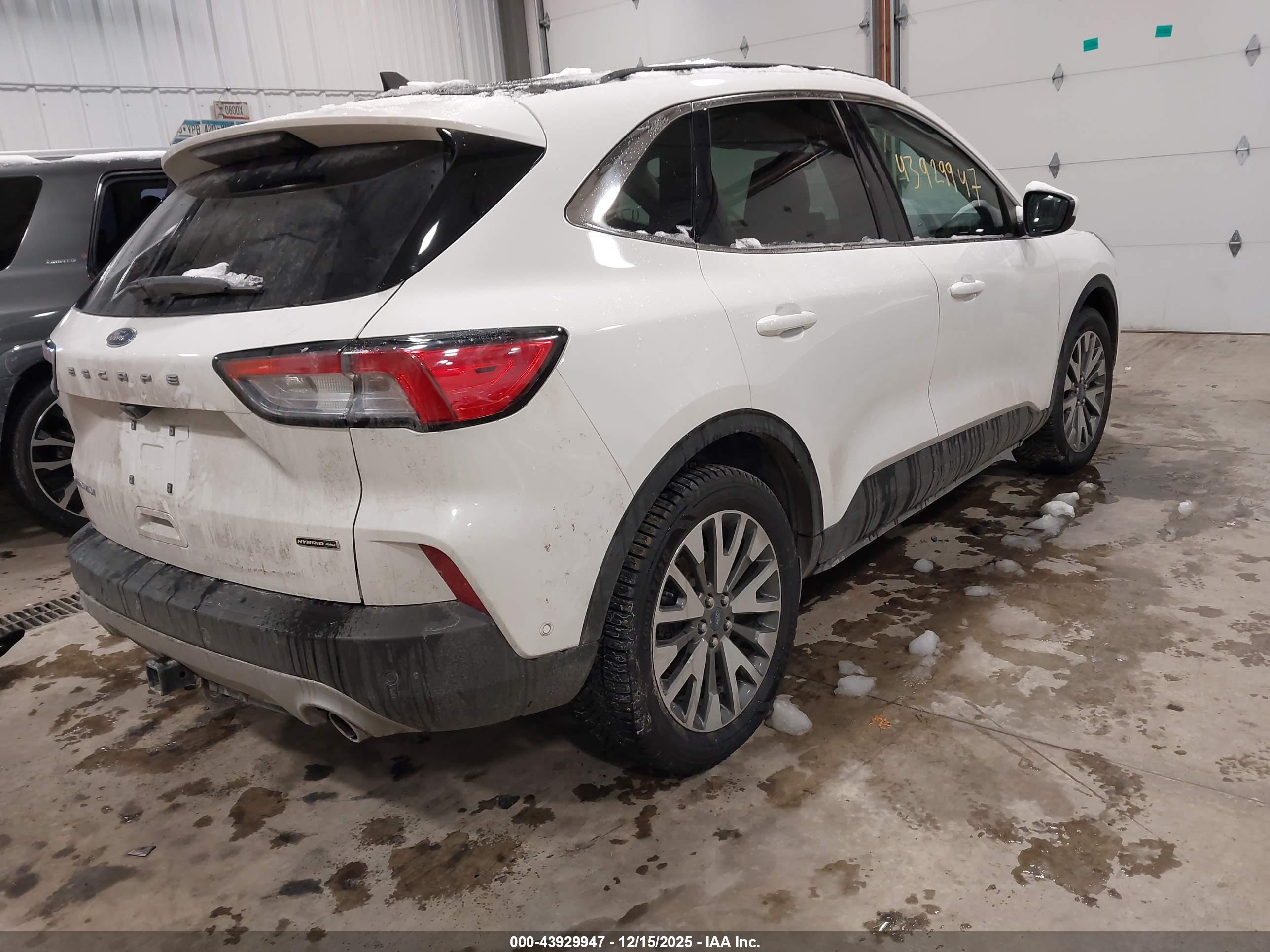 FORD ESCAPE image 4