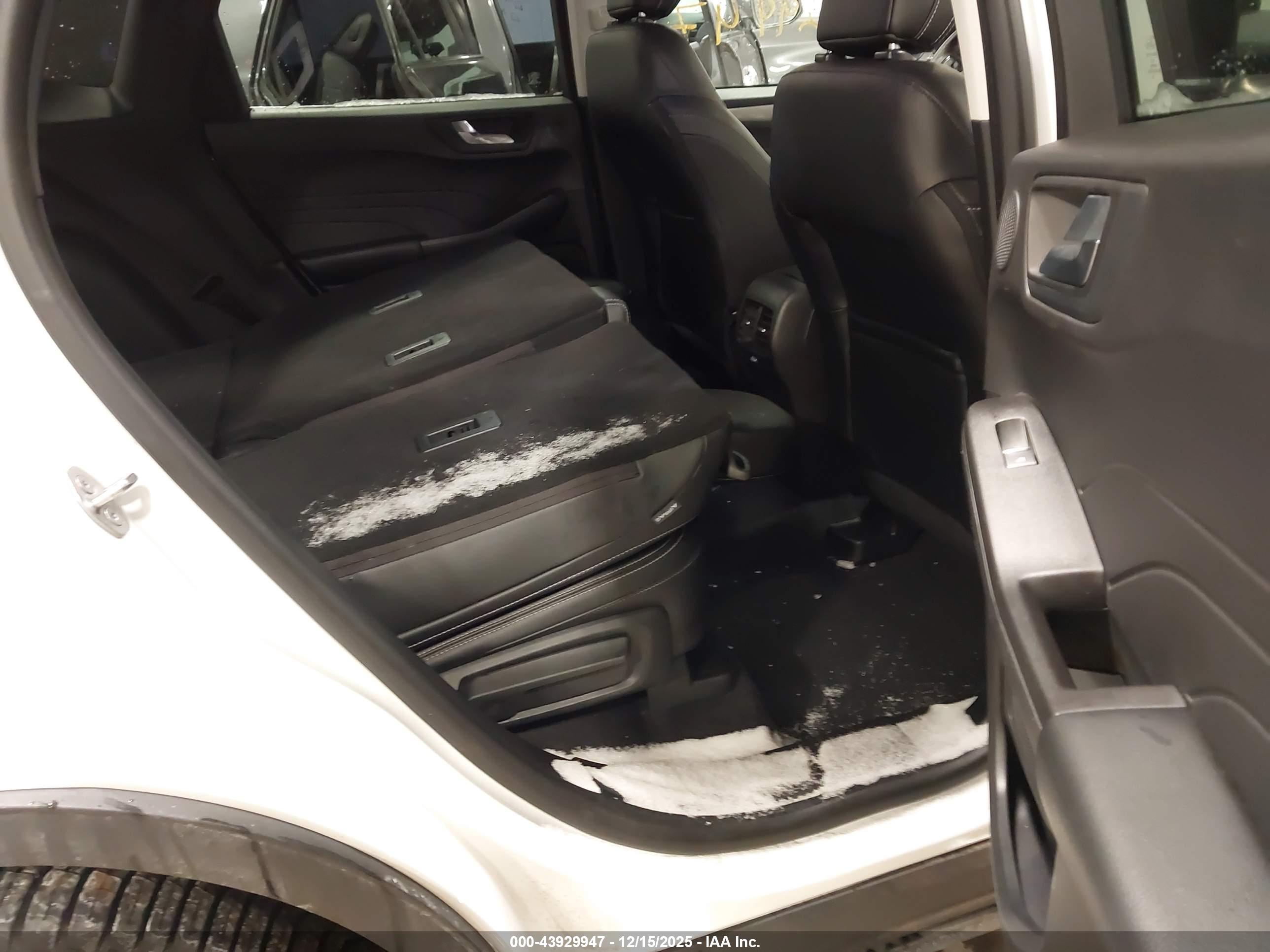 FORD ESCAPE image 8