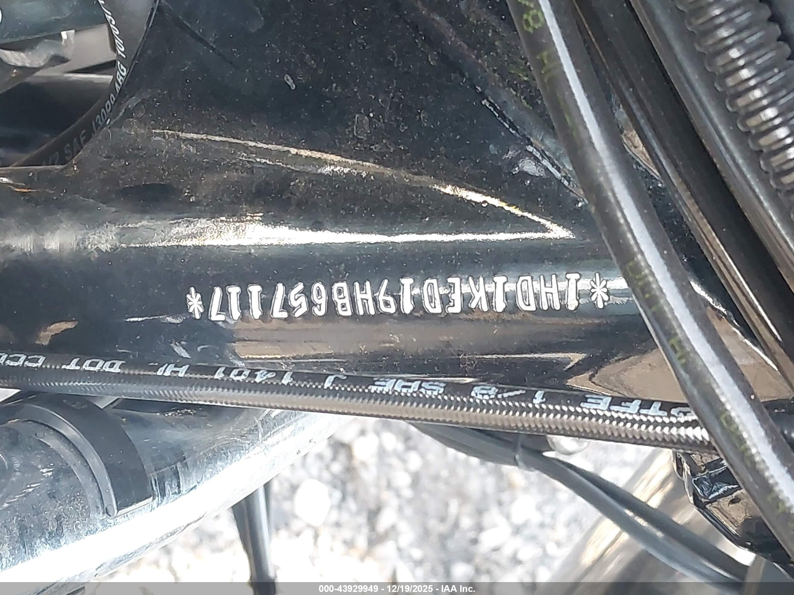 HARLEY-DAVIDSON FLHTK image 10