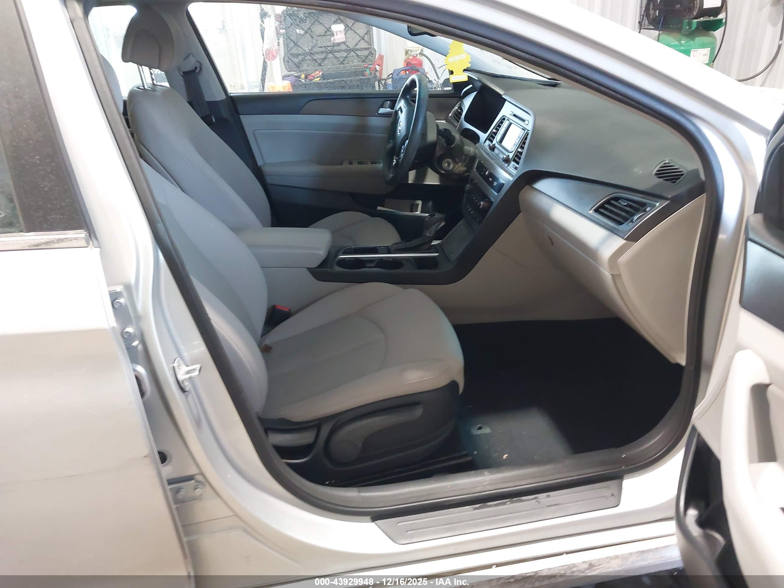 HYUNDAI SONATA image 5
