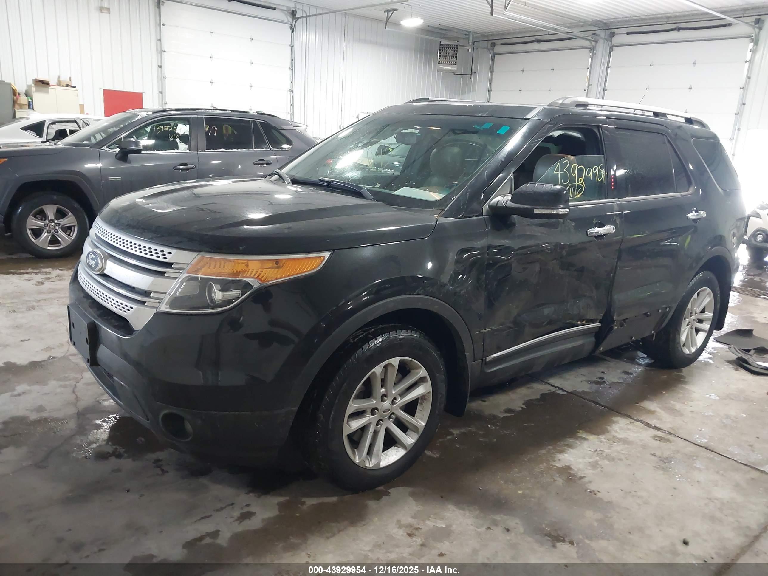FORD EXPLORER image 2
