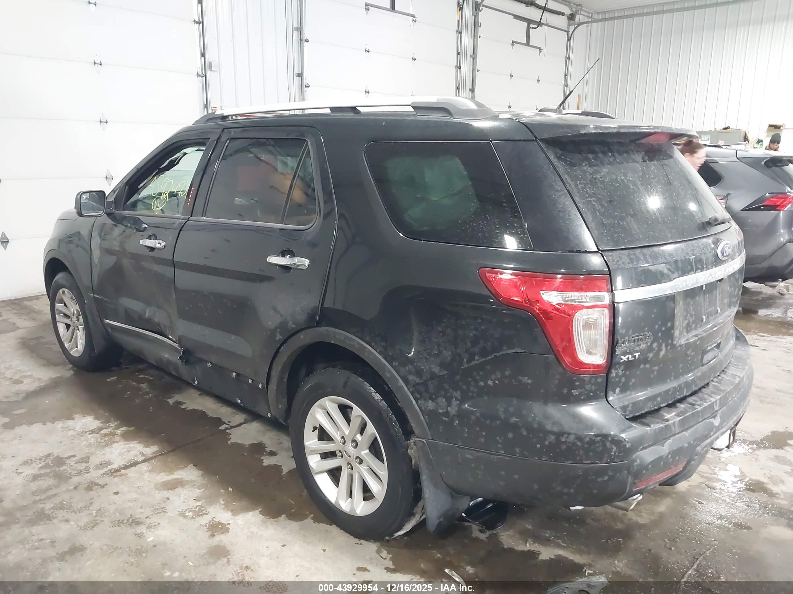 FORD EXPLORER image 3