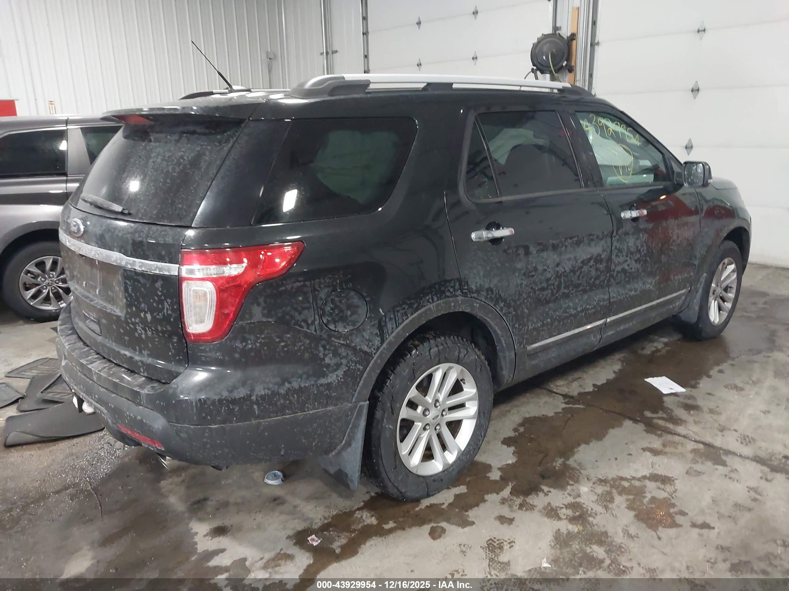 FORD EXPLORER image 4