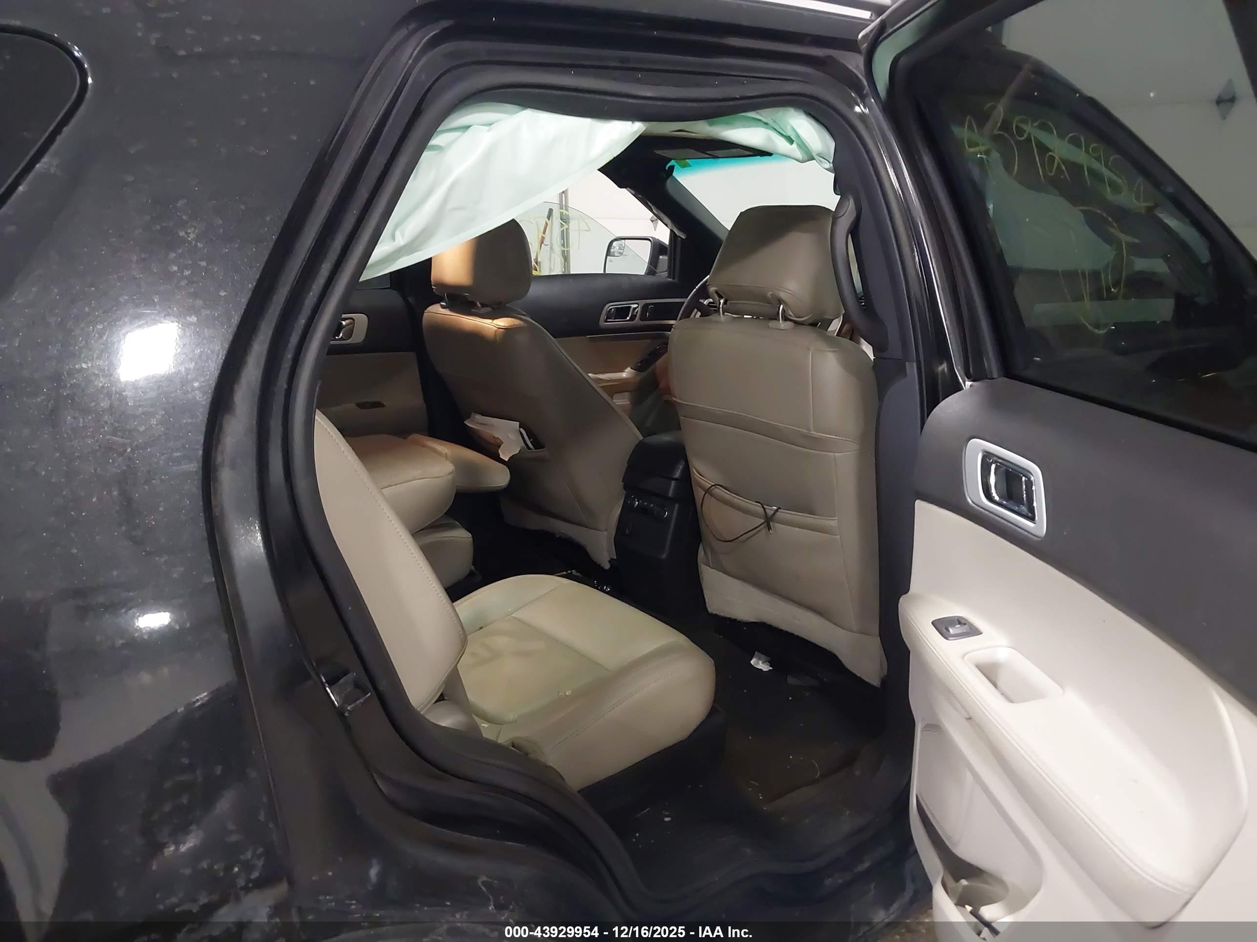 FORD EXPLORER image 8