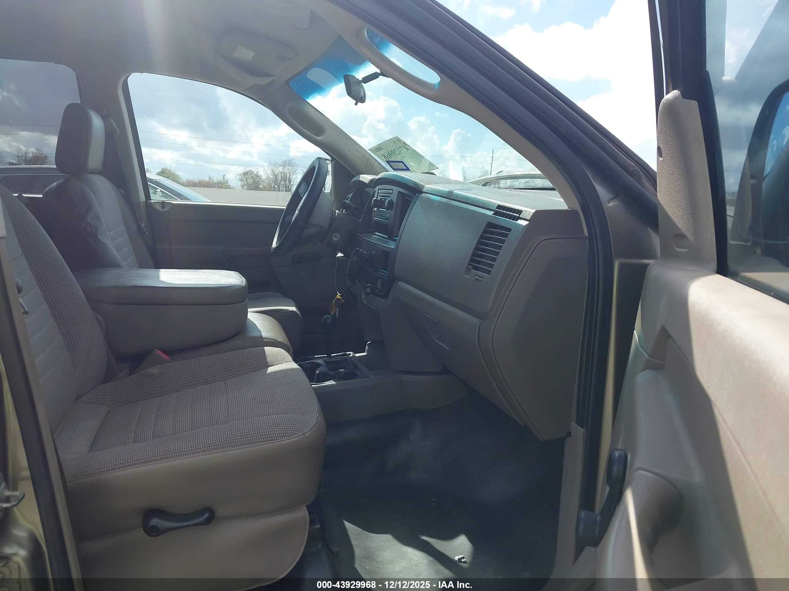 DODGE RAM image 5