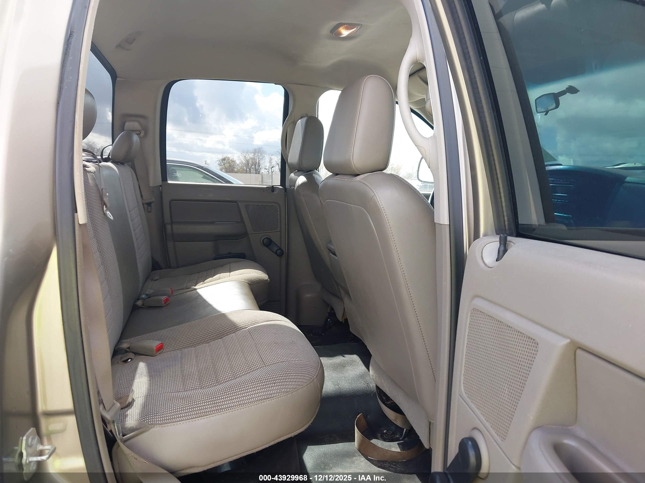DODGE RAM image 8
