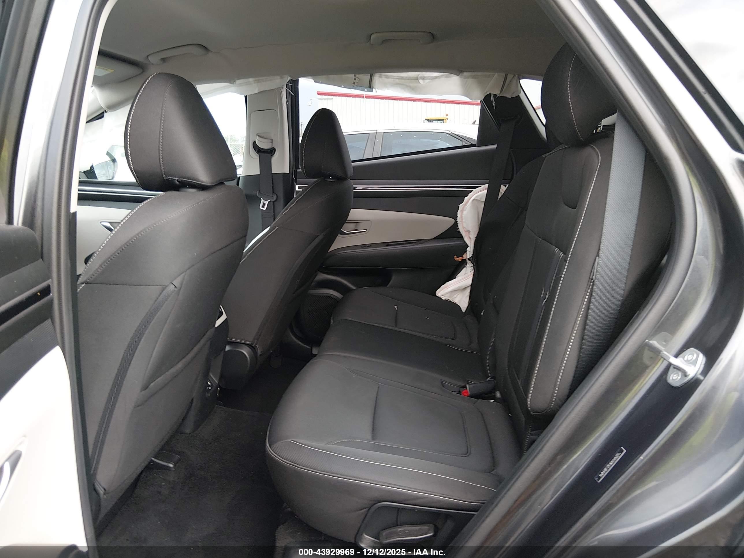 HYUNDAI TUCSON image 8