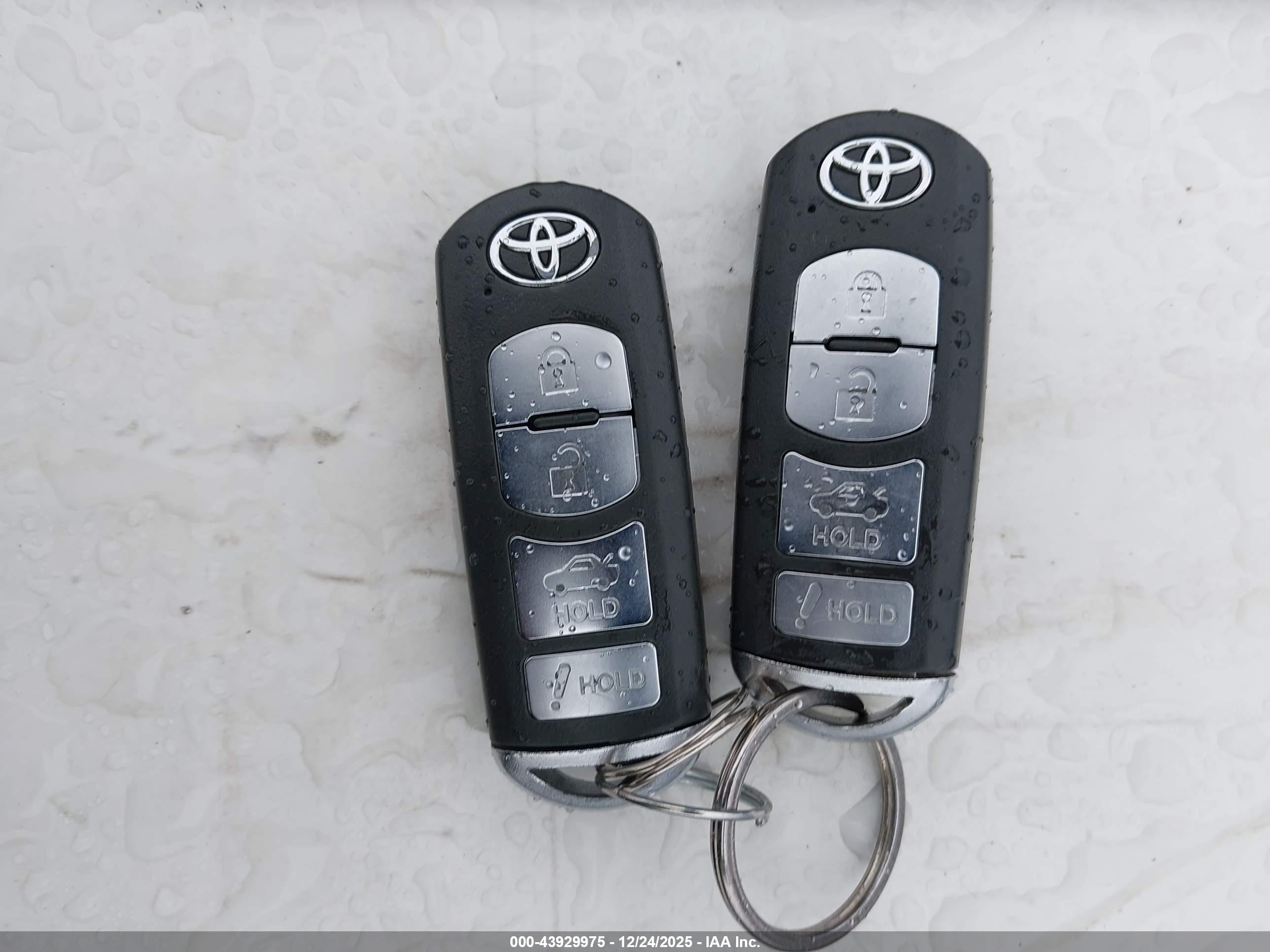 TOYOTA YARIS image 11