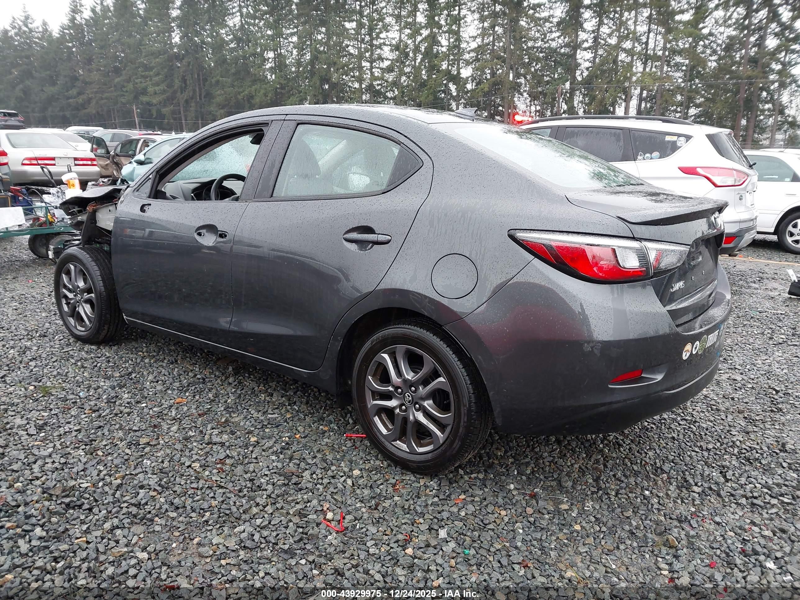 TOYOTA YARIS image 3